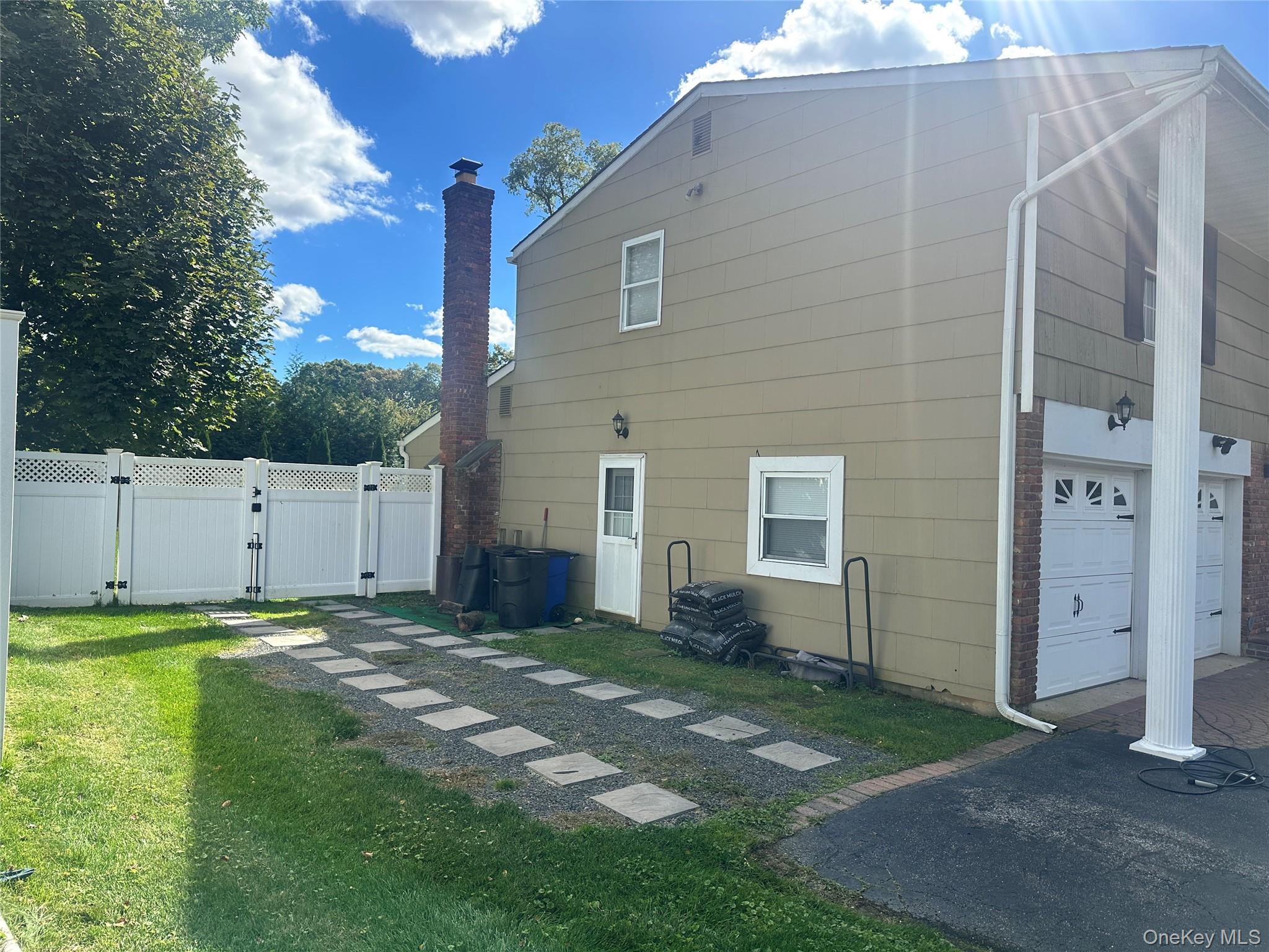 209 Old Post Drive, Hauppauge, NY 11788