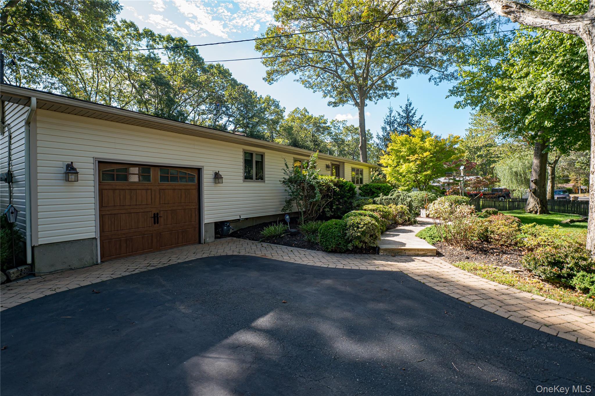 6 Rack Lane, East Setauket, NY 11733