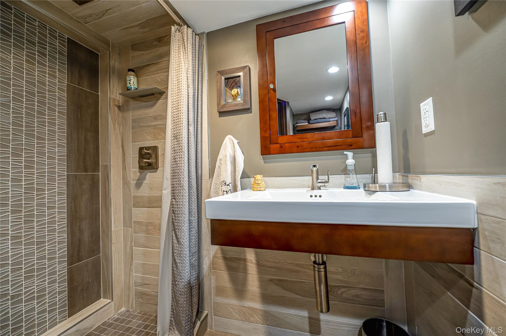 6 Rack Lane, East Setauket, NY 11733