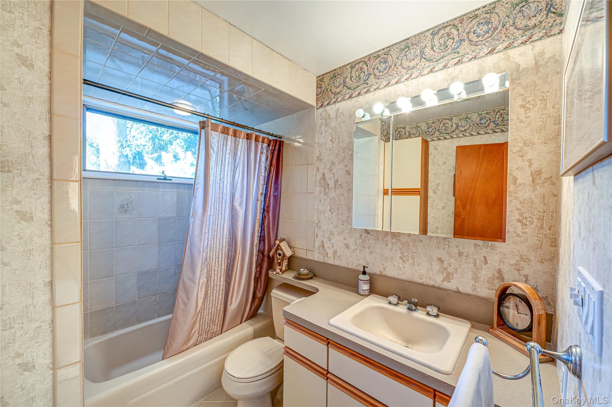 6 Rack Lane, East Setauket, NY 11733