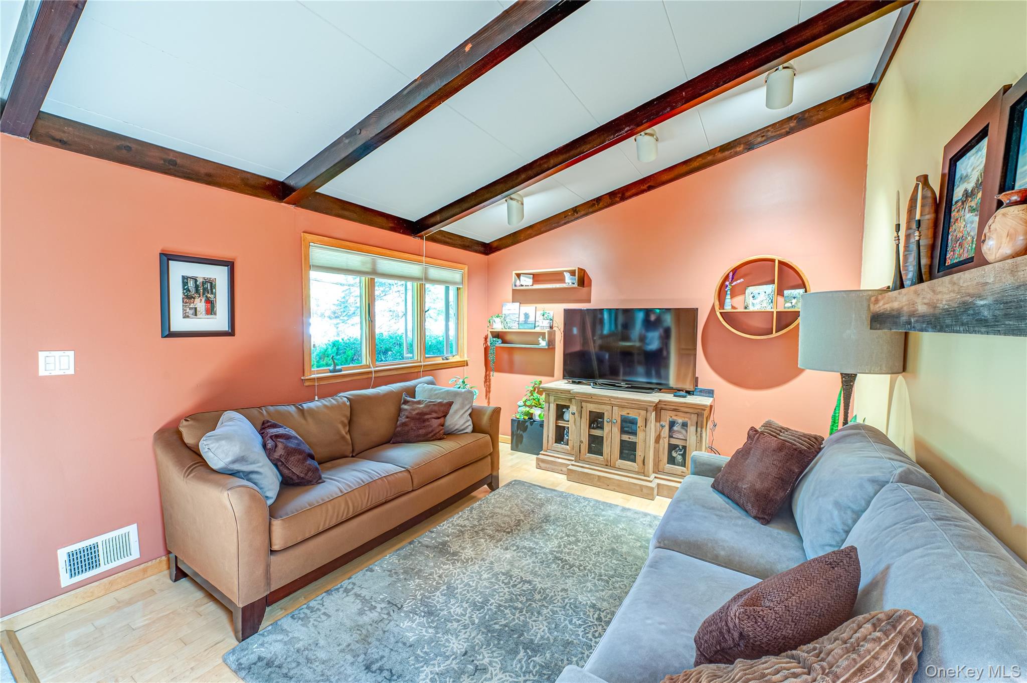 6 Rack Lane, East Setauket, NY 11733