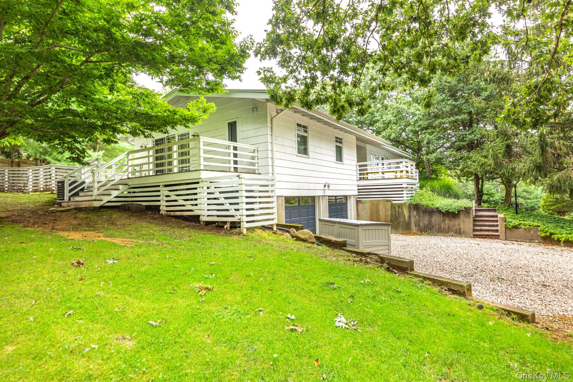 64 Winding Way, East Hampton, NY 11937