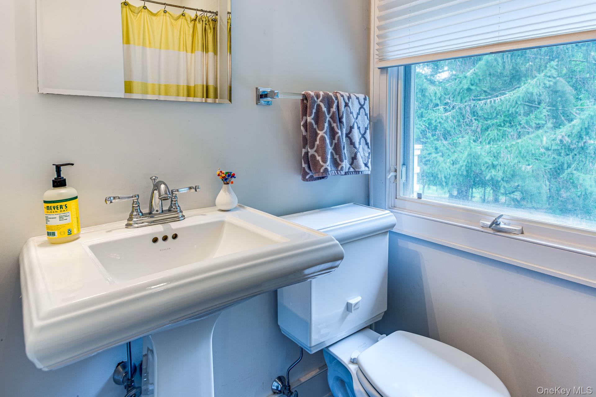 64 Winding Way, East Hampton, NY 11937