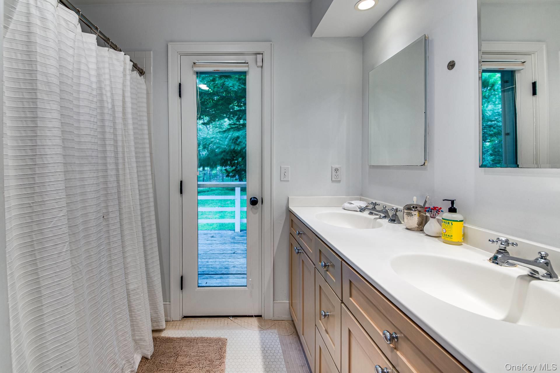 64 Winding Way, East Hampton, NY 11937