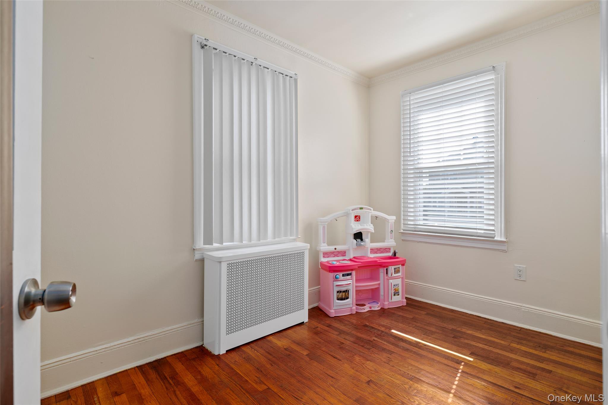 19 Teneyck Avenue, Valley Stream, NY 11580