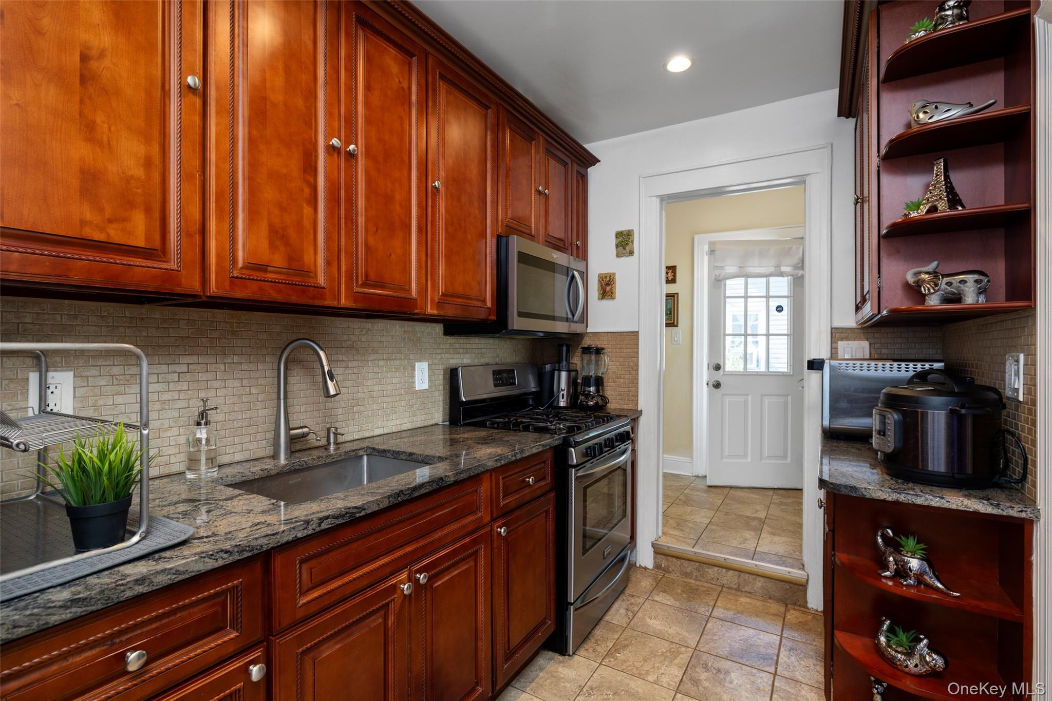 19 Teneyck Avenue, Valley Stream, NY 11580