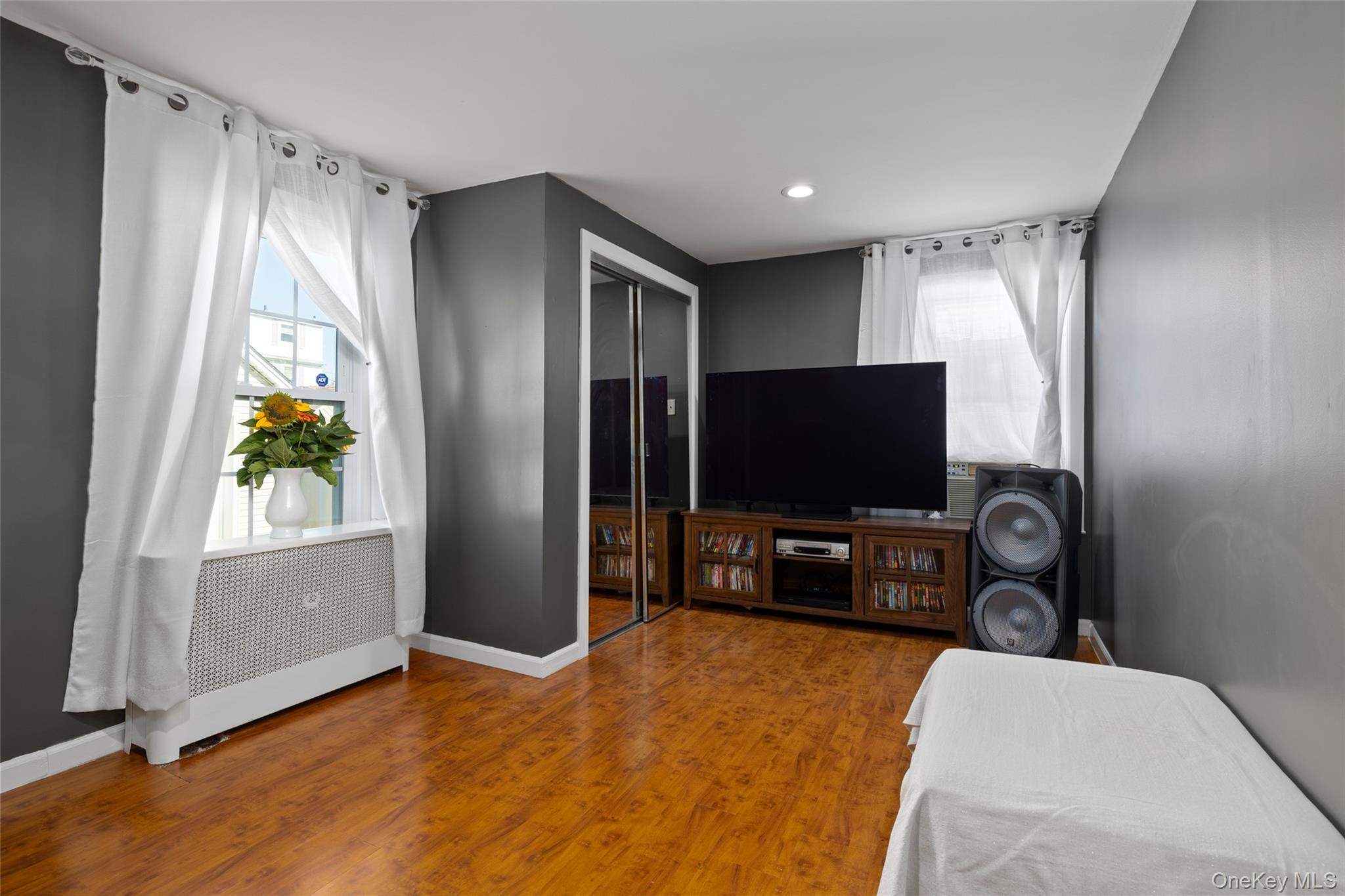 19 Teneyck Avenue, Valley Stream, NY 11580