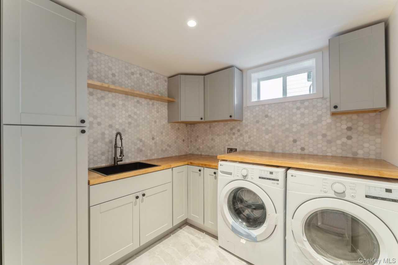 1460 Tyler Avenue, East Meadow, NY 11554