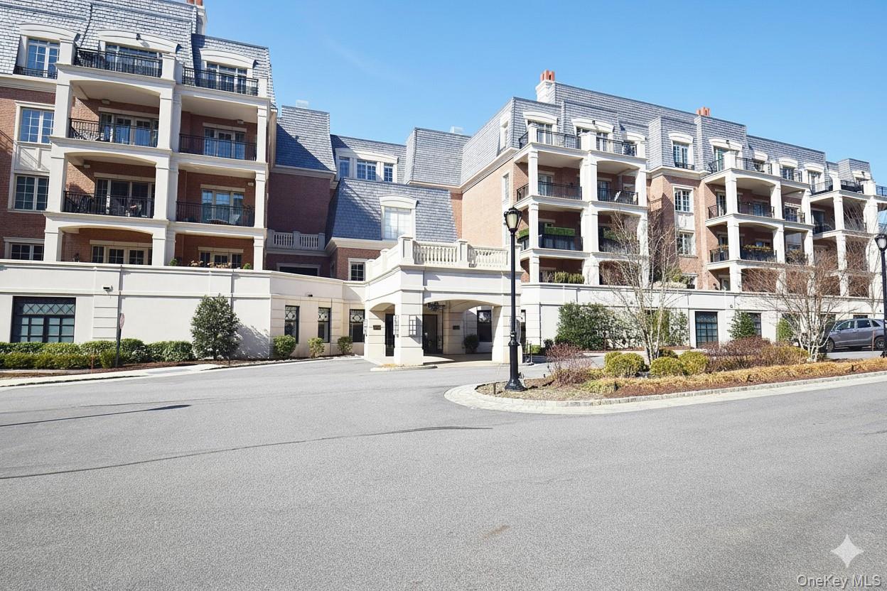 6000 Royal Court # 6303, North Hills, NY 11040