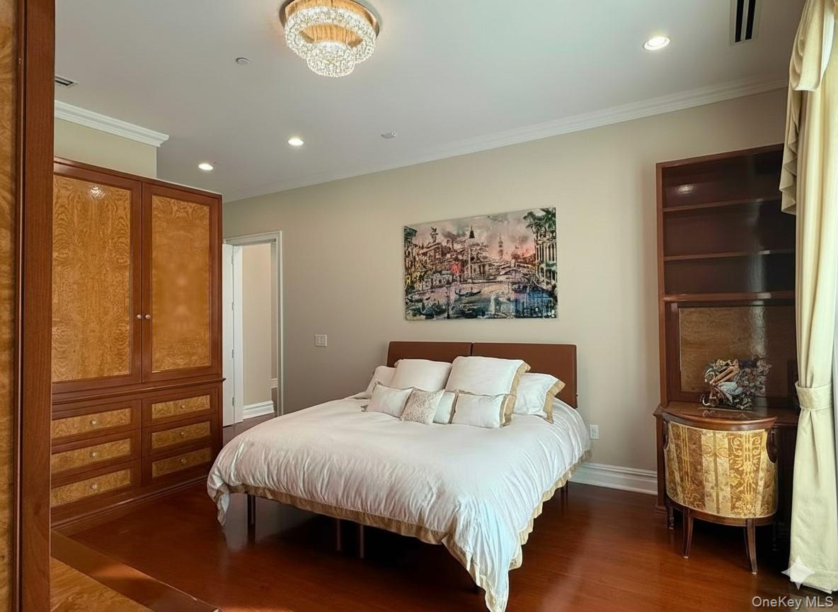 6000 Royal Court # 6303, North Hills, NY 11040