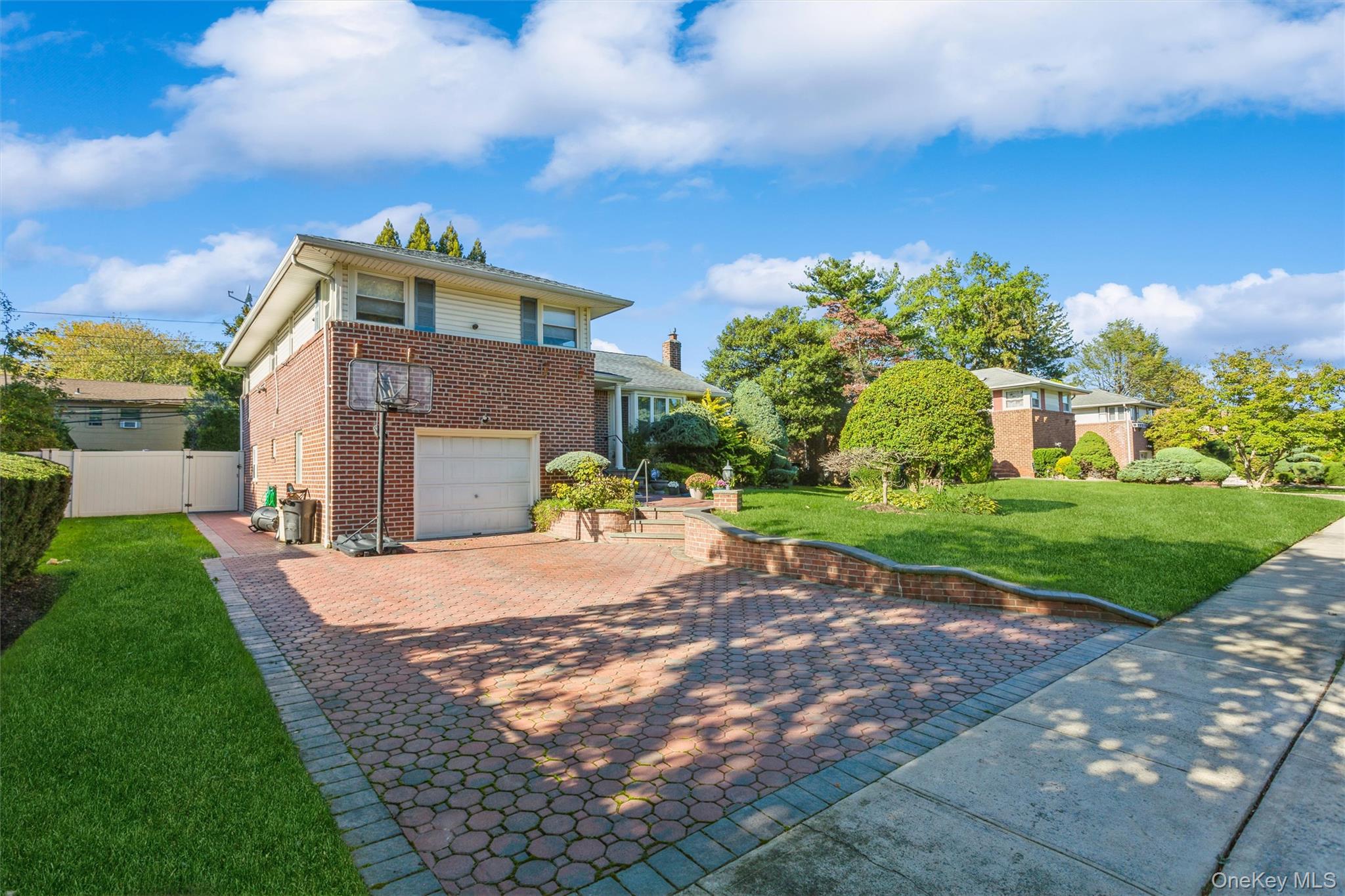 23 Glen Road, Jericho, NY 11590