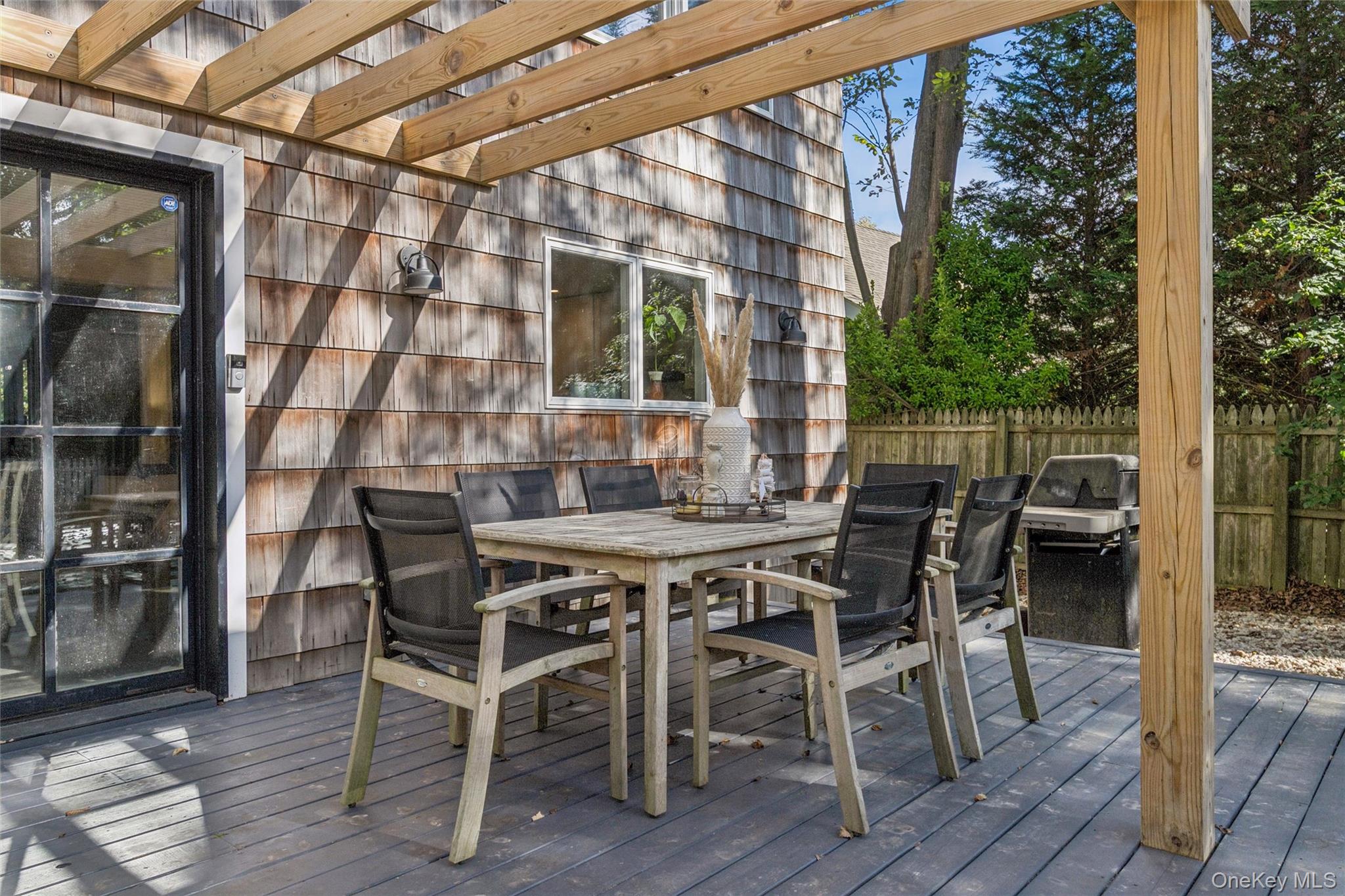 212 LUMBER LN, Bridgehampton, NY 11932