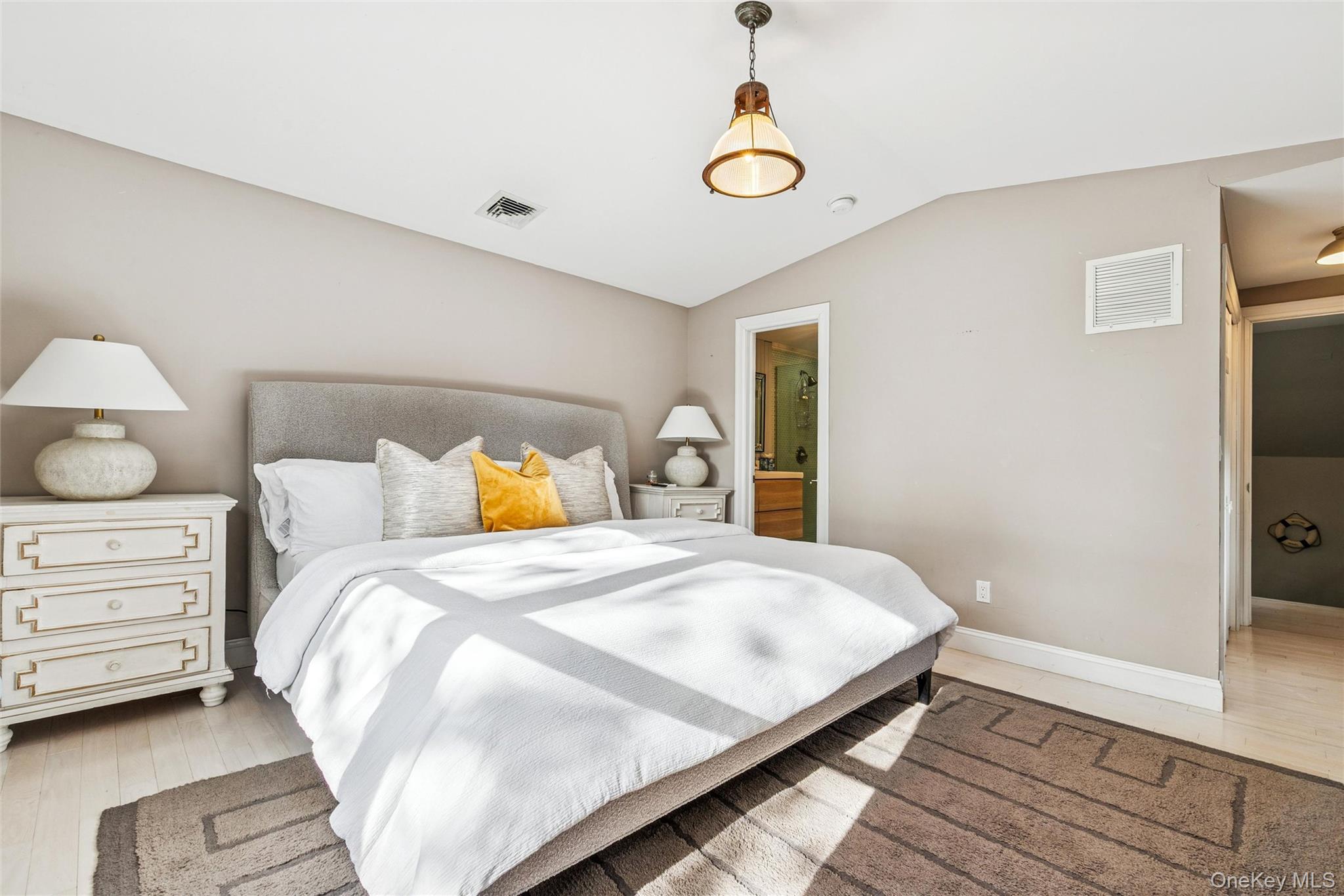 212 LUMBER LN, Bridgehampton, NY 11932