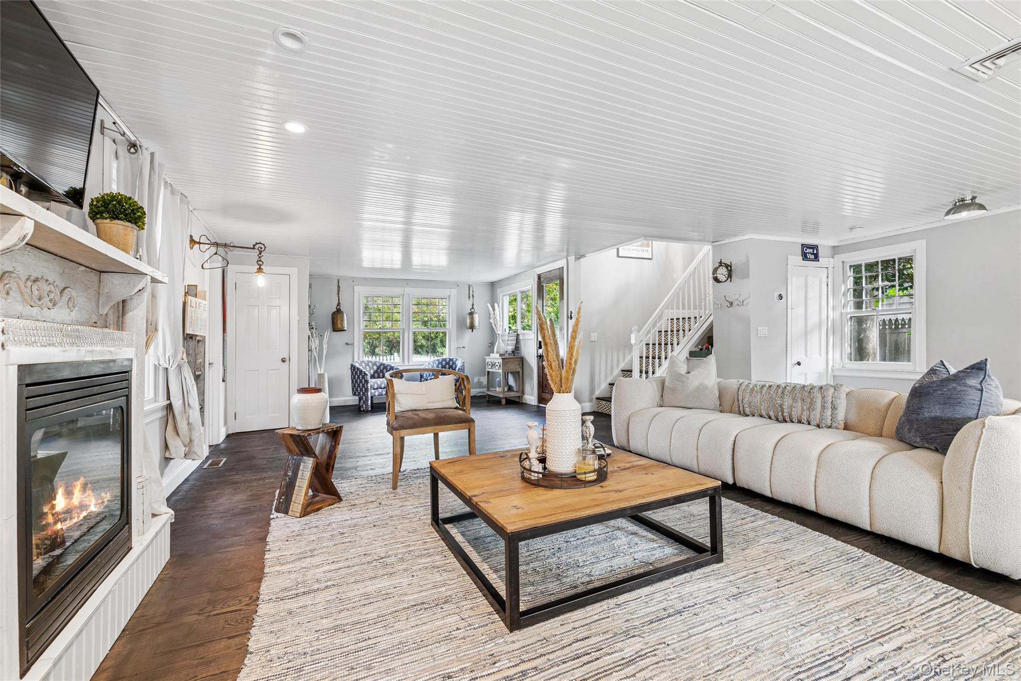 212 LUMBER LN, Bridgehampton, NY 11932