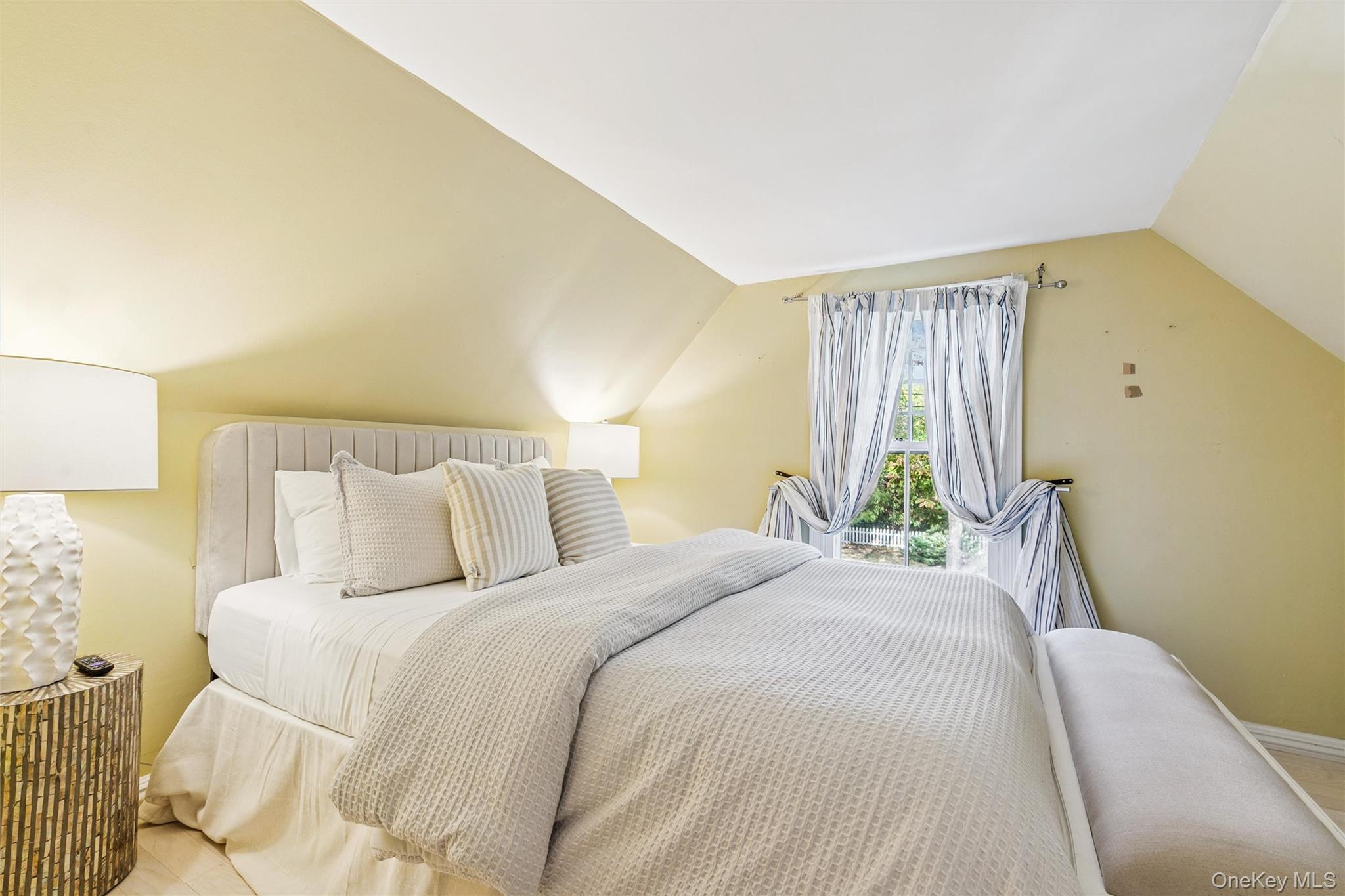 212 LUMBER LN, Bridgehampton, NY 11932