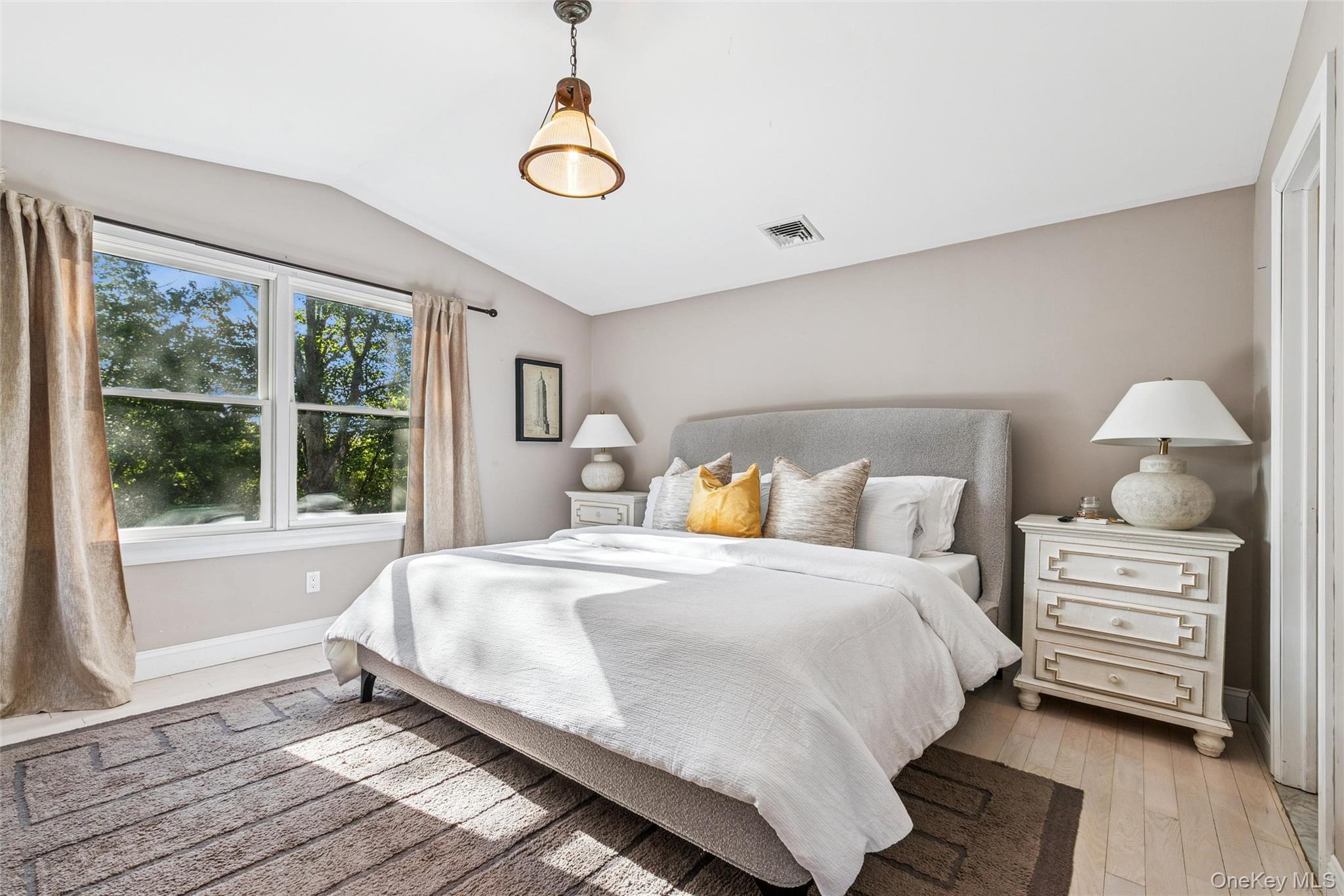 212 LUMBER LN, Bridgehampton, NY 11932