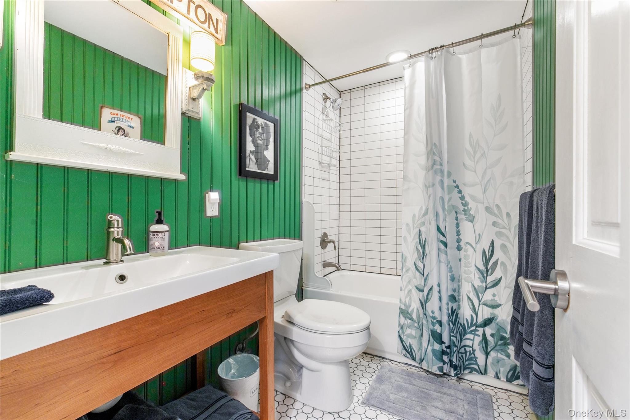 212 LUMBER LN, Bridgehampton, NY 11932