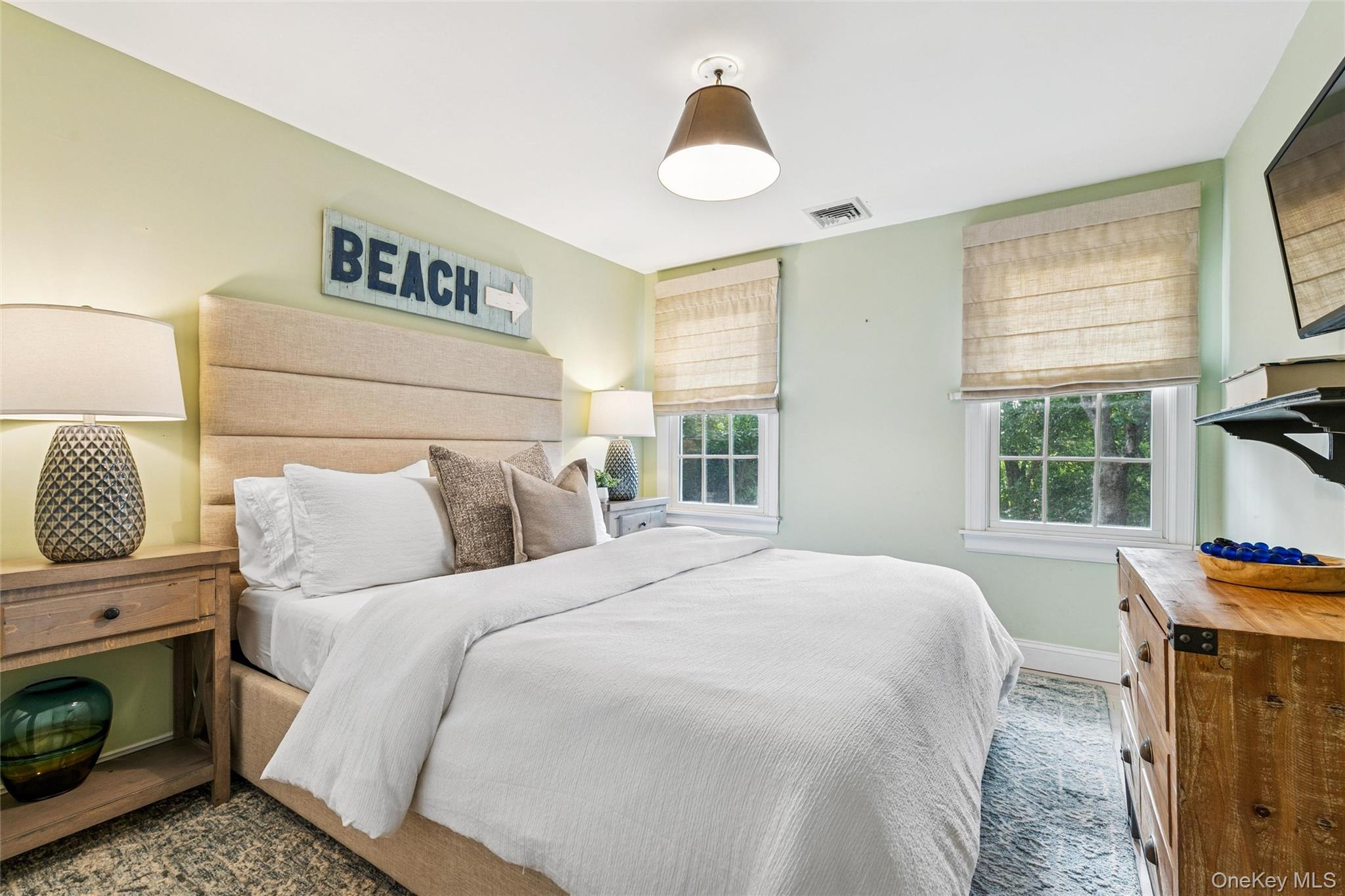 212 LUMBER LN, Bridgehampton, NY 11932