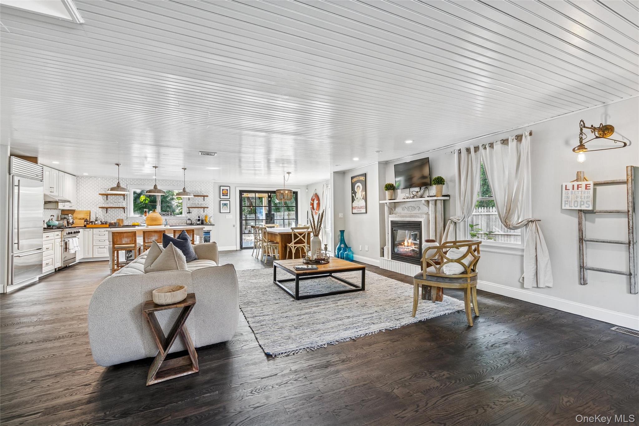 212 LUMBER LN, Bridgehampton, NY 11932