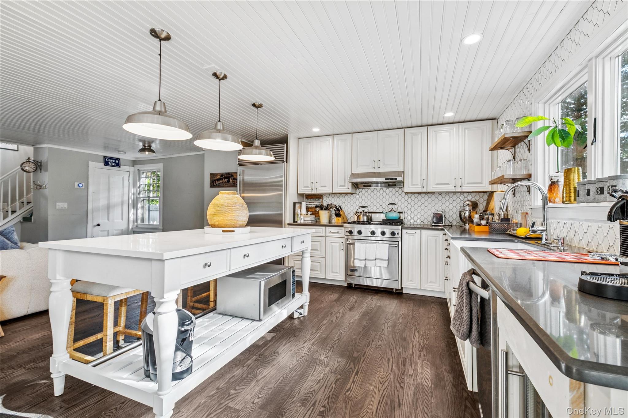 212 LUMBER LN, Bridgehampton, NY 11932