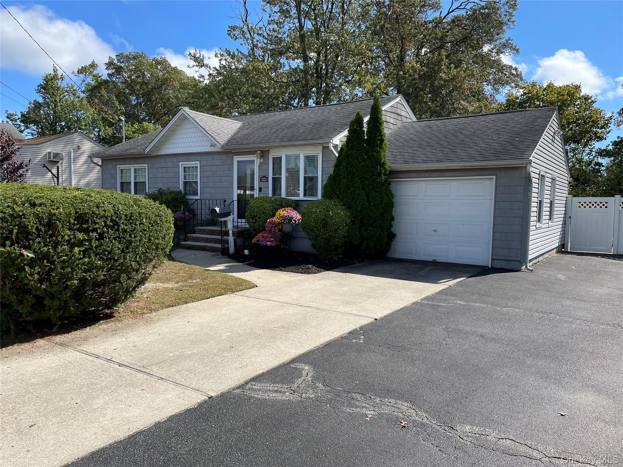 1321 7th Street, West Babylon, NY 11704