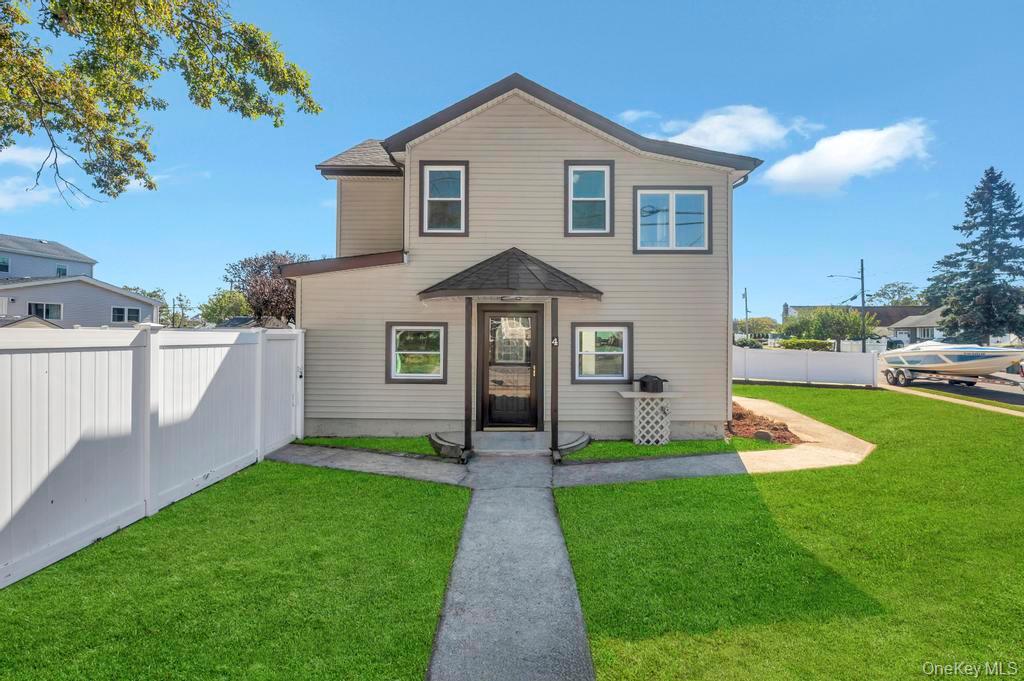 4 W Lido Prom, Lindenhurst, NY 11757