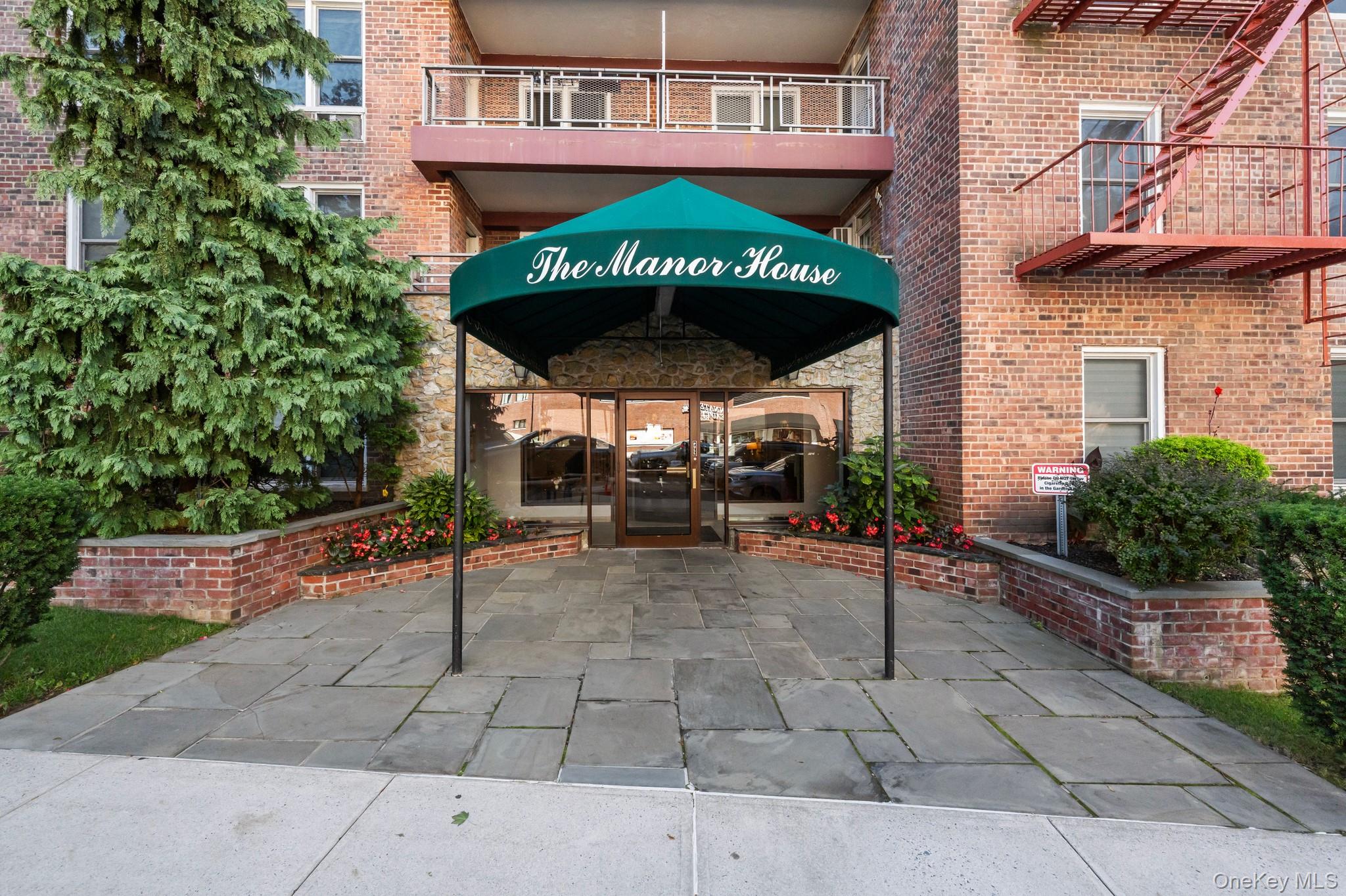 241-20 Northern Boulevard # #6E, Douglaston, NY 11362