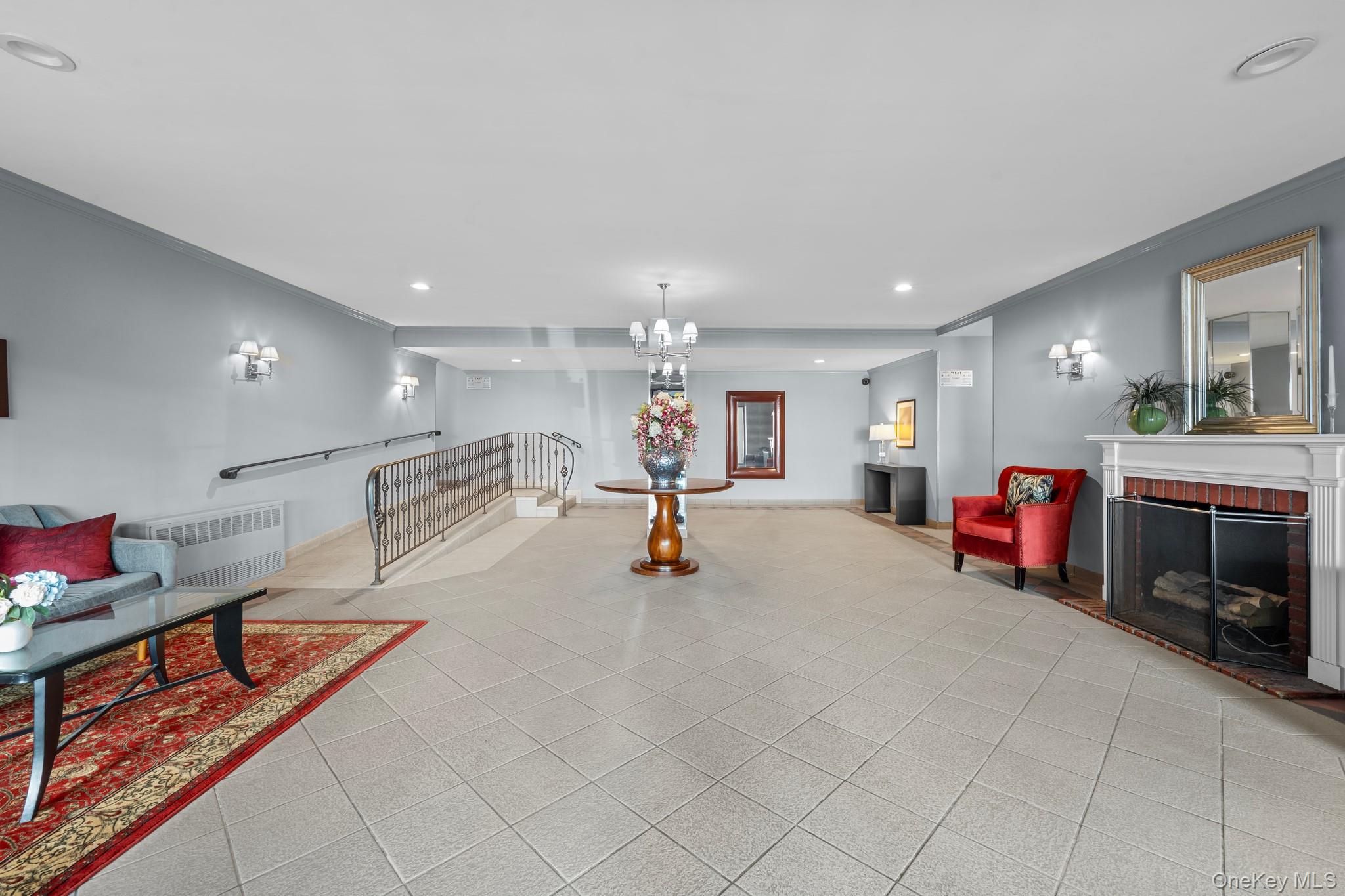 241-20 Northern Boulevard # #6E, Douglaston, NY 11362