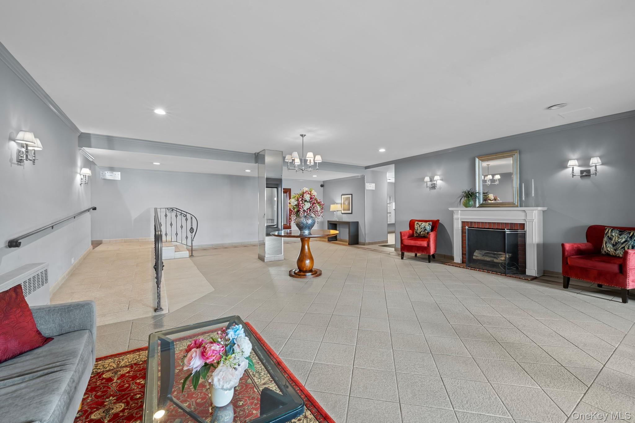 241-20 Northern Boulevard # #6E, Douglaston, NY 11362