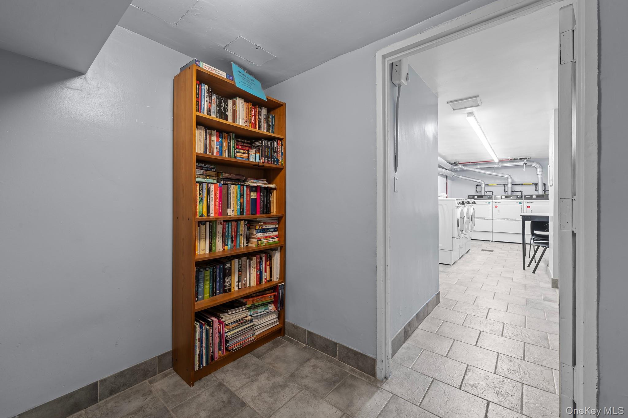 241-20 Northern Boulevard # #6E, Douglaston, NY 11362