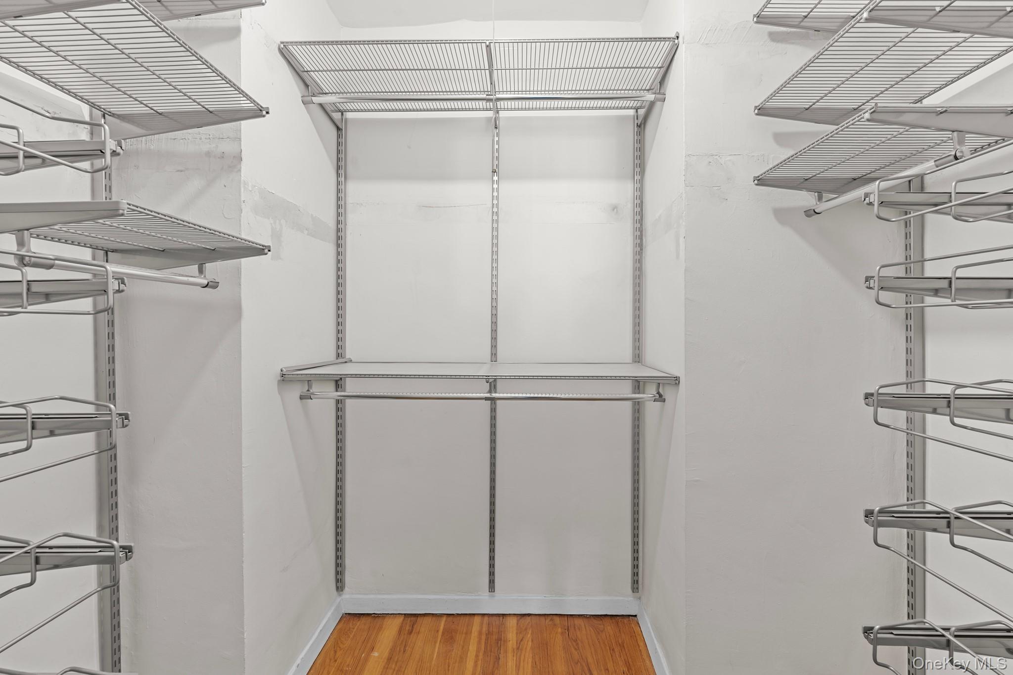 241-20 Northern Boulevard # #6E, Douglaston, NY 11362