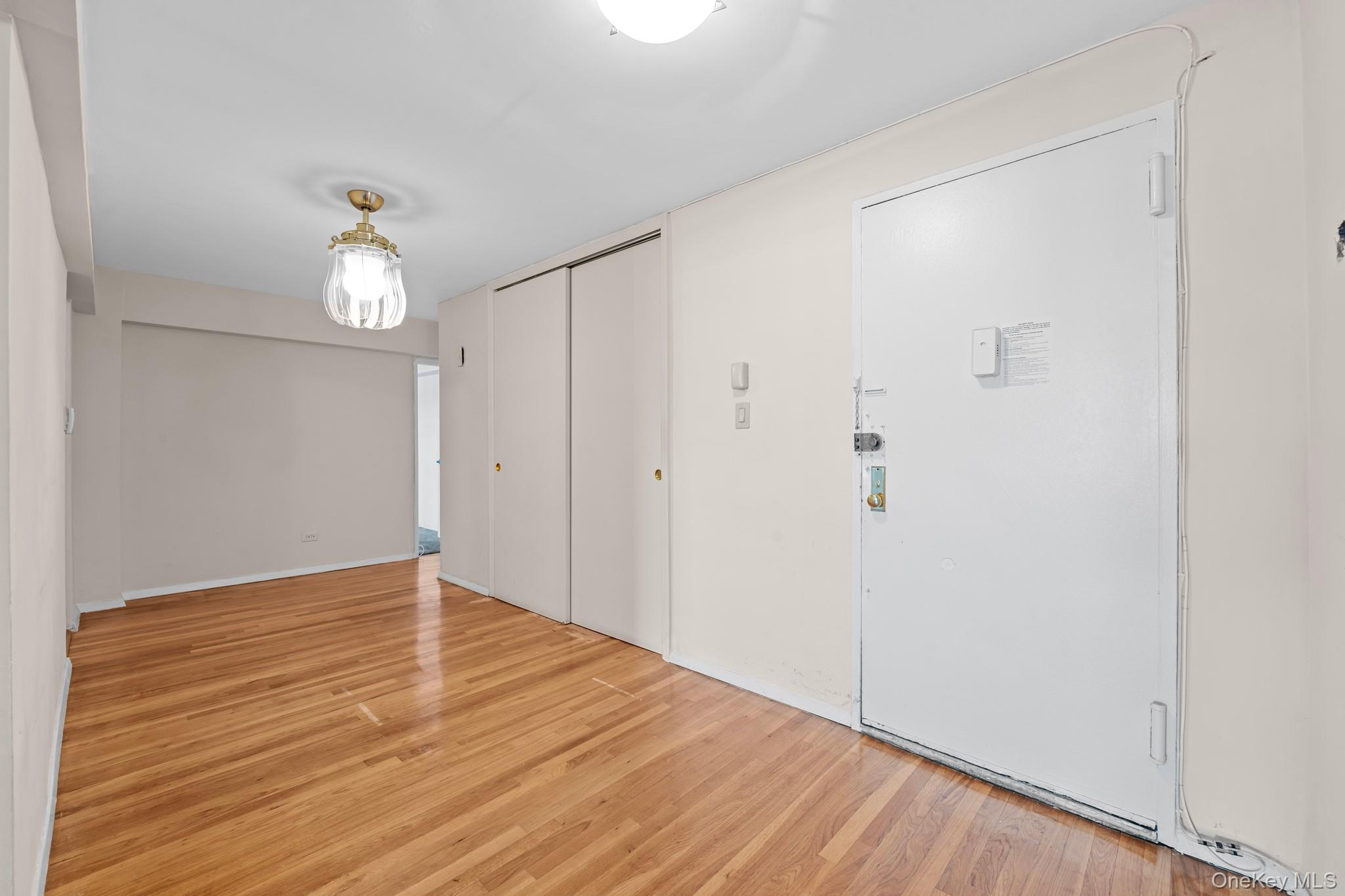 241-20 Northern Boulevard # #6E, Douglaston, NY 11362