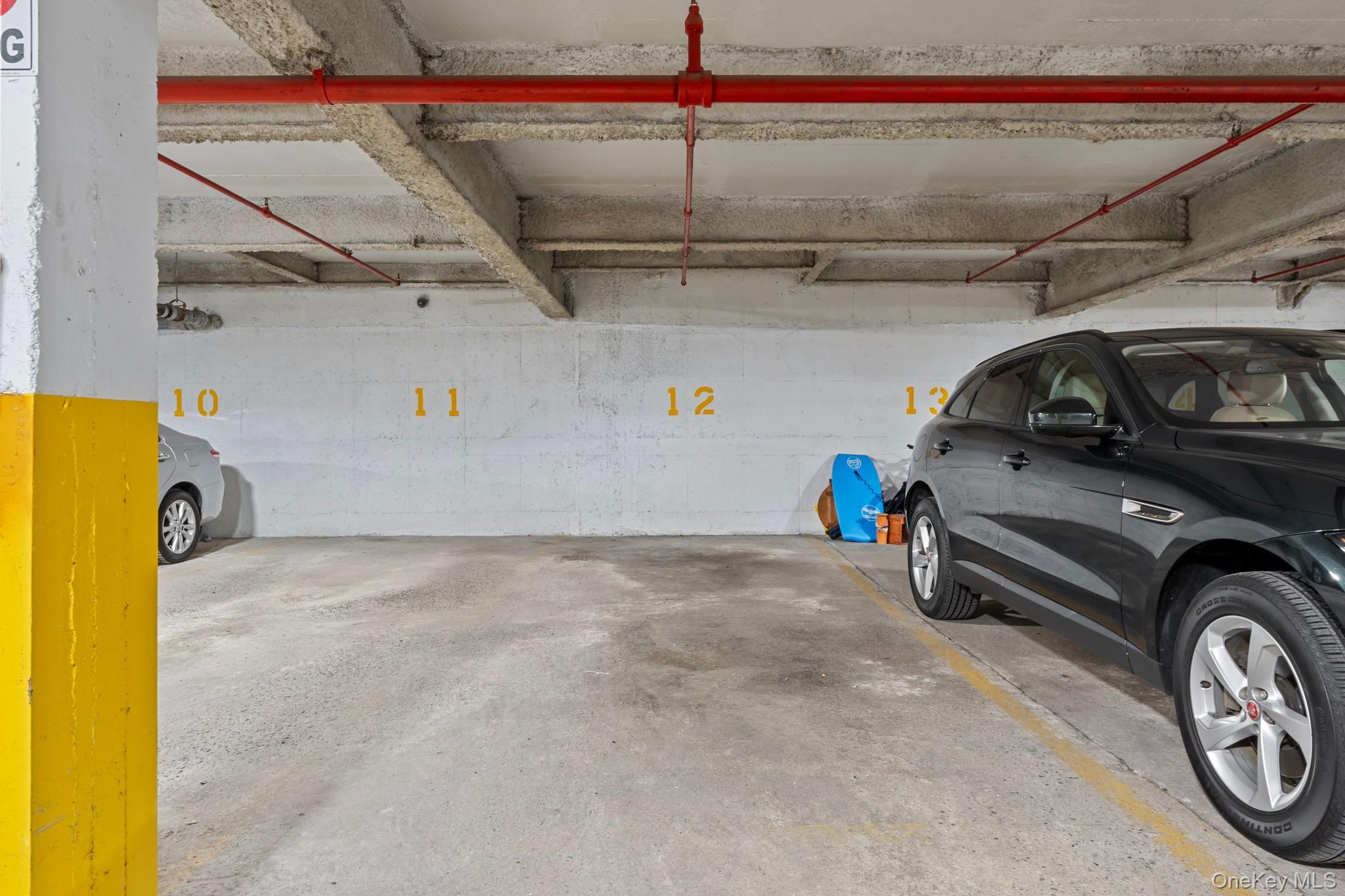 241-20 Northern Boulevard # #6E, Douglaston, NY 11362