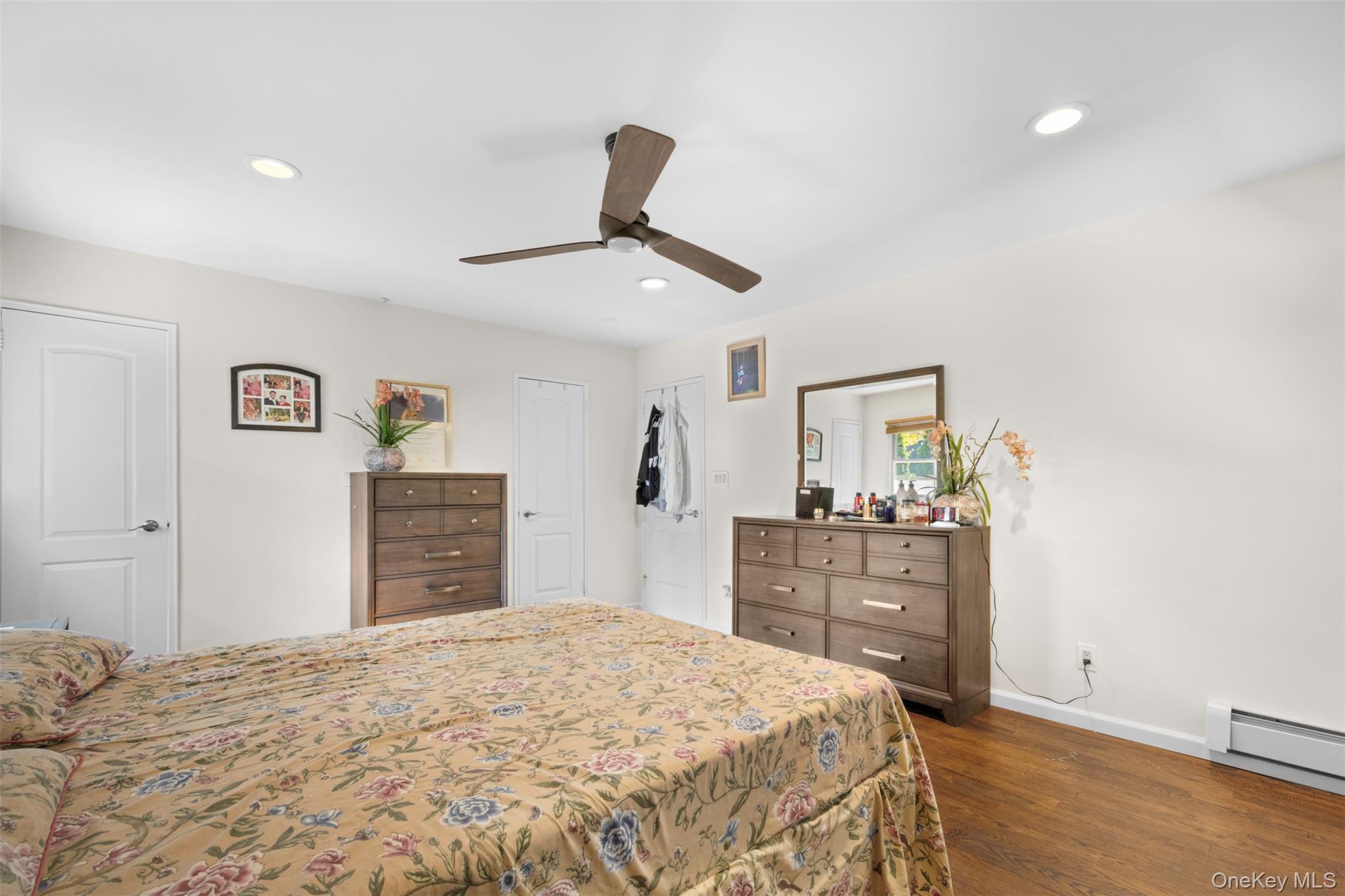 94 Phipps Lane, Plainview, NY 11803