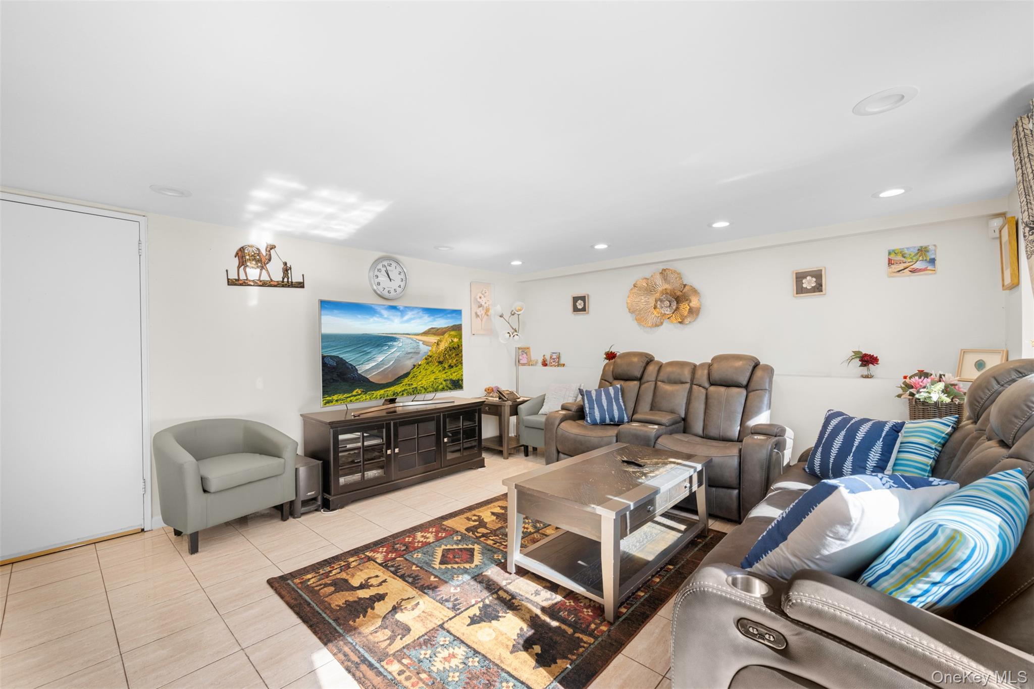 94 Phipps Lane, Plainview, NY 11803