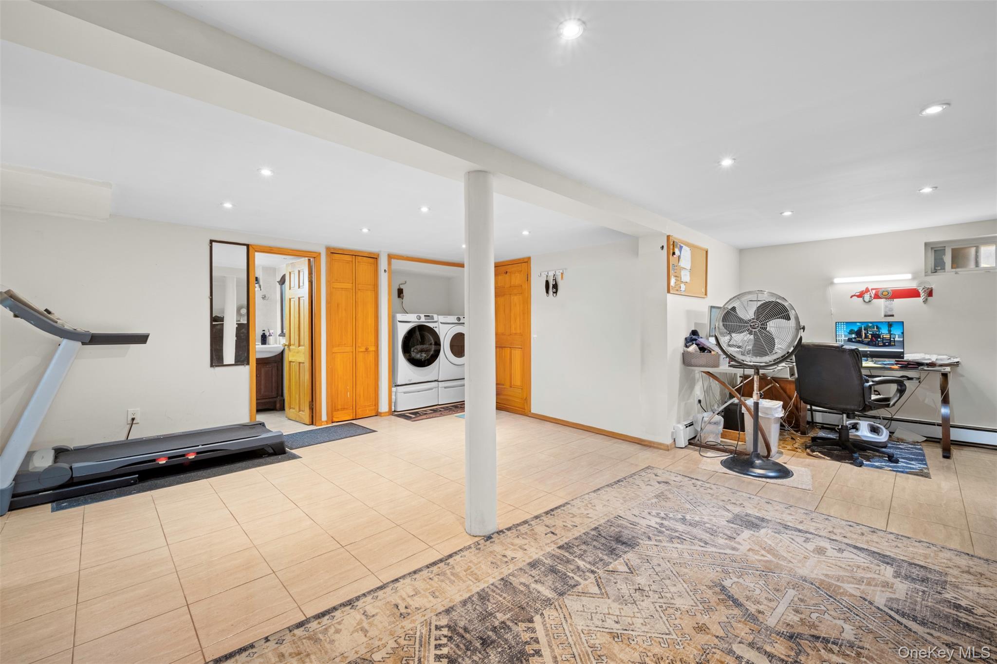 94 Phipps Lane, Plainview, NY 11803