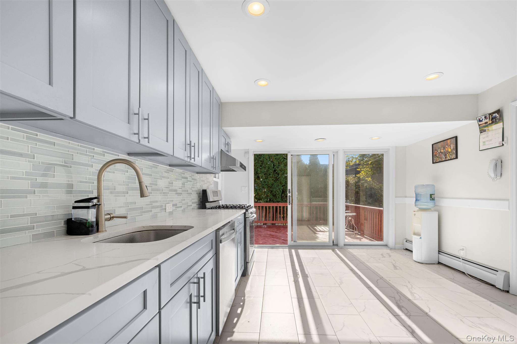 94 Phipps Lane, Plainview, NY 11803