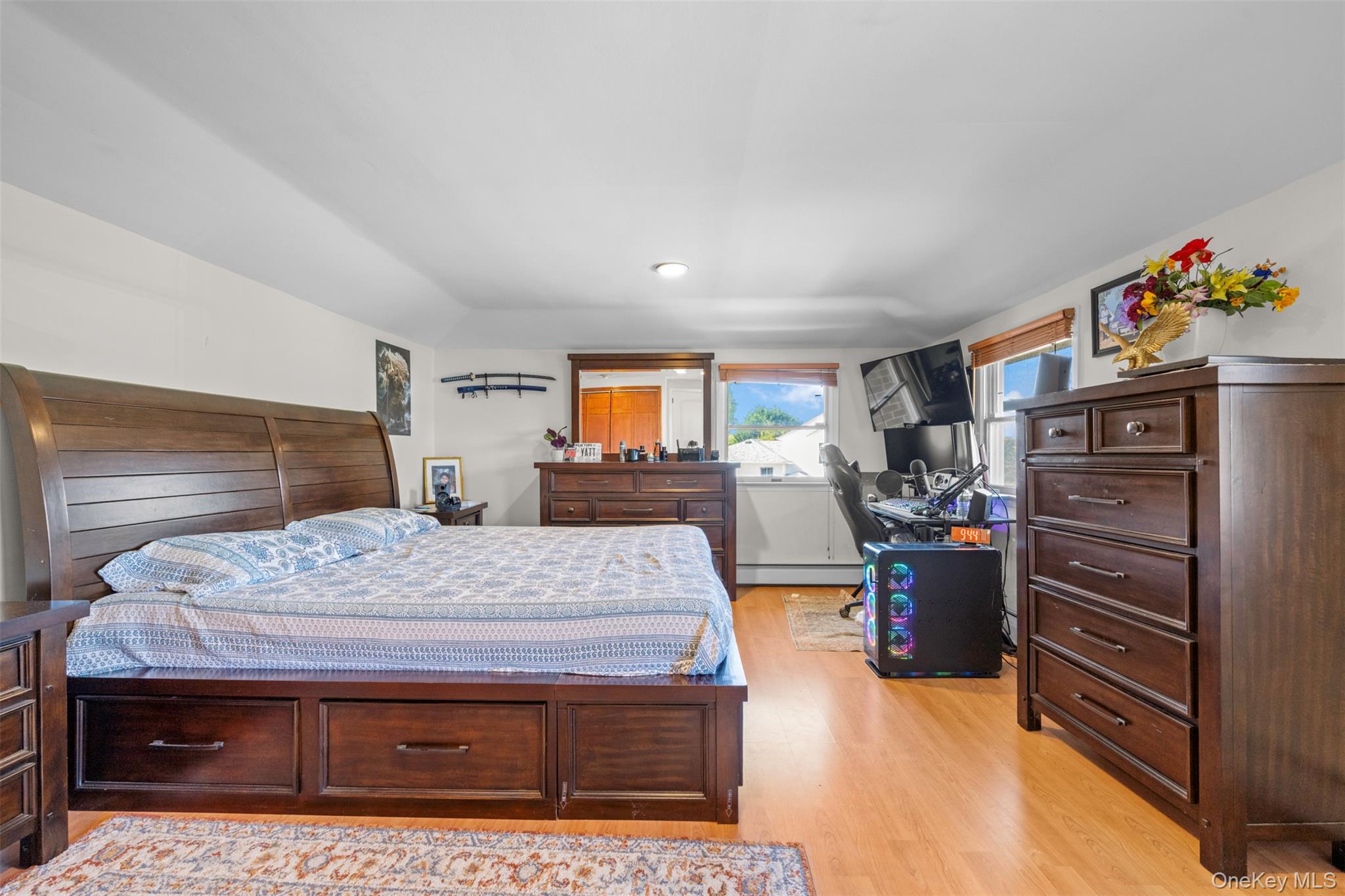 94 Phipps Lane, Plainview, NY 11803