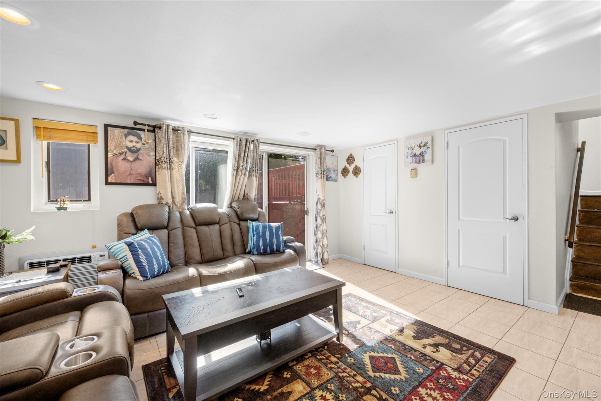 94 Phipps Lane, Plainview, NY 11803