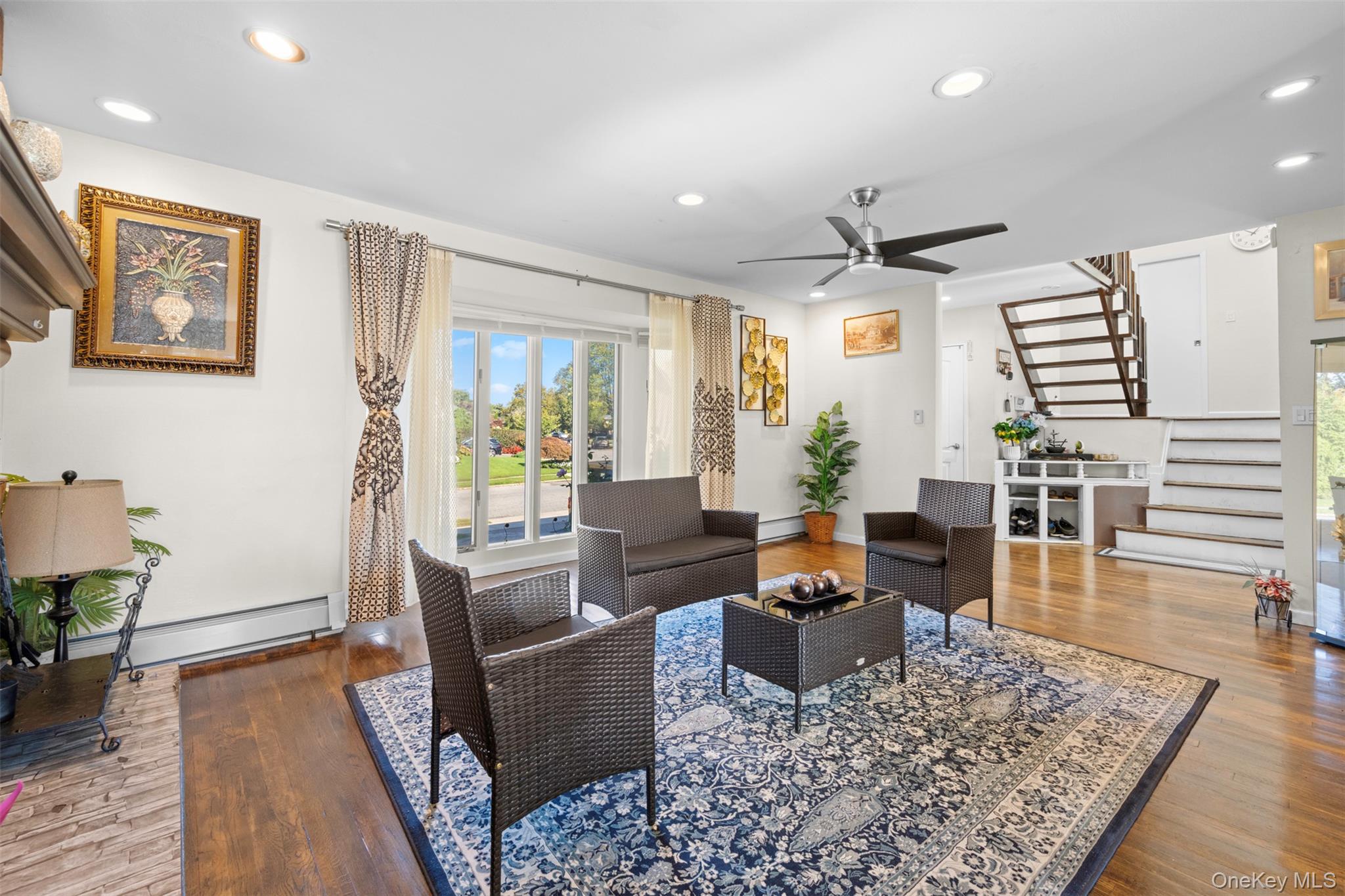 94 Phipps Lane, Plainview, NY 11803