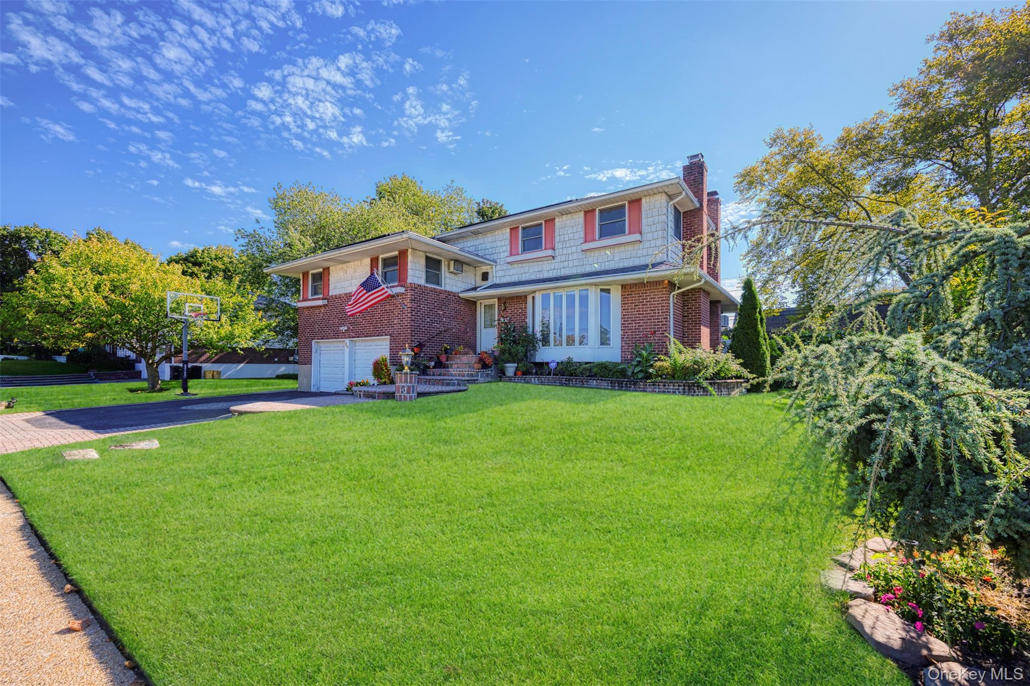 94 Phipps Lane, Plainview, NY 11803