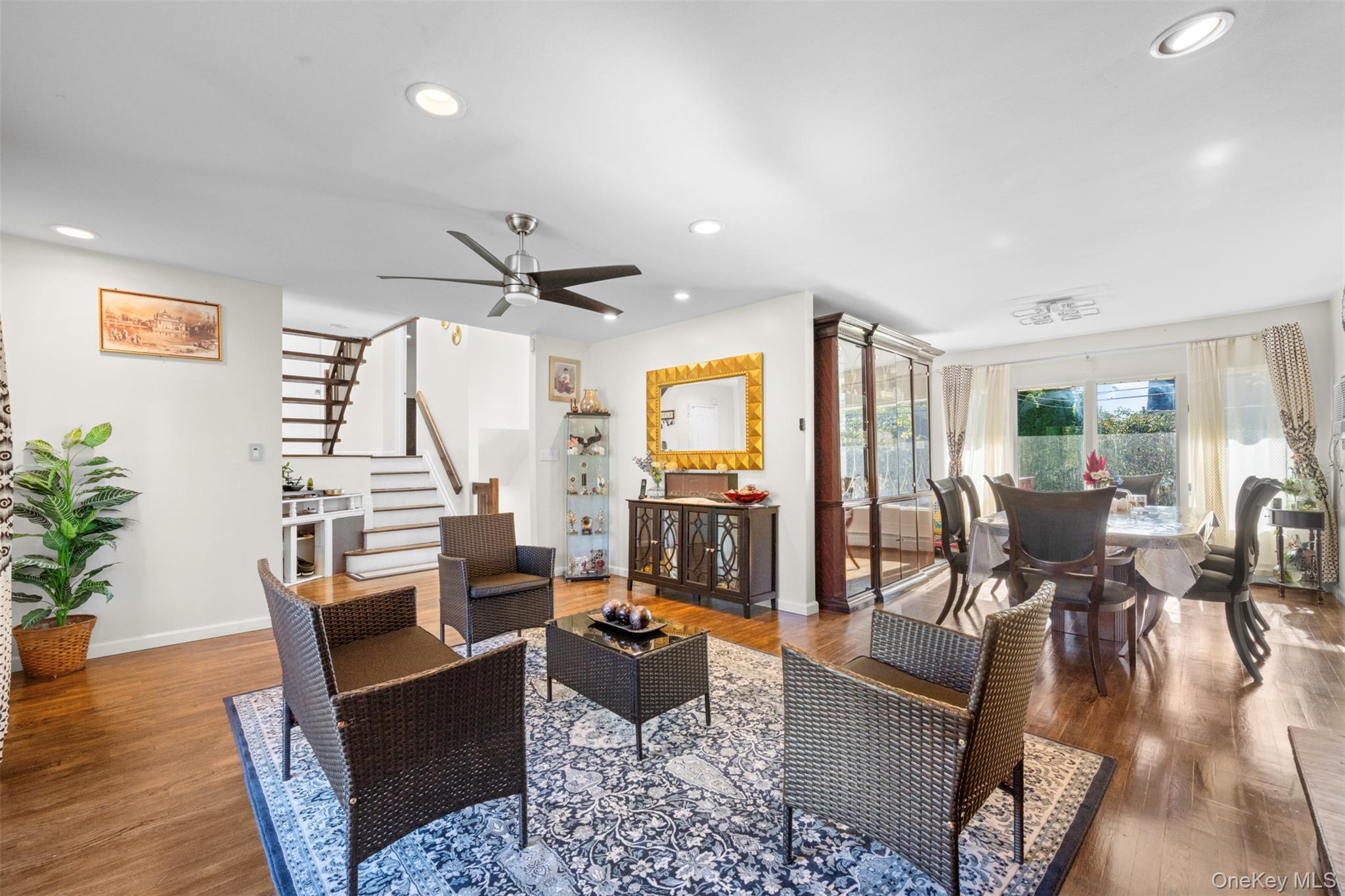 94 Phipps Lane, Plainview, NY 11803