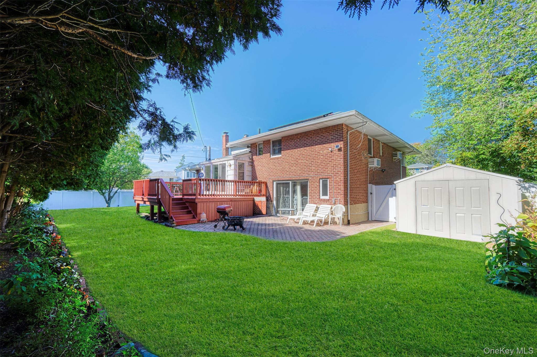 94 Phipps Lane, Plainview, NY 11803