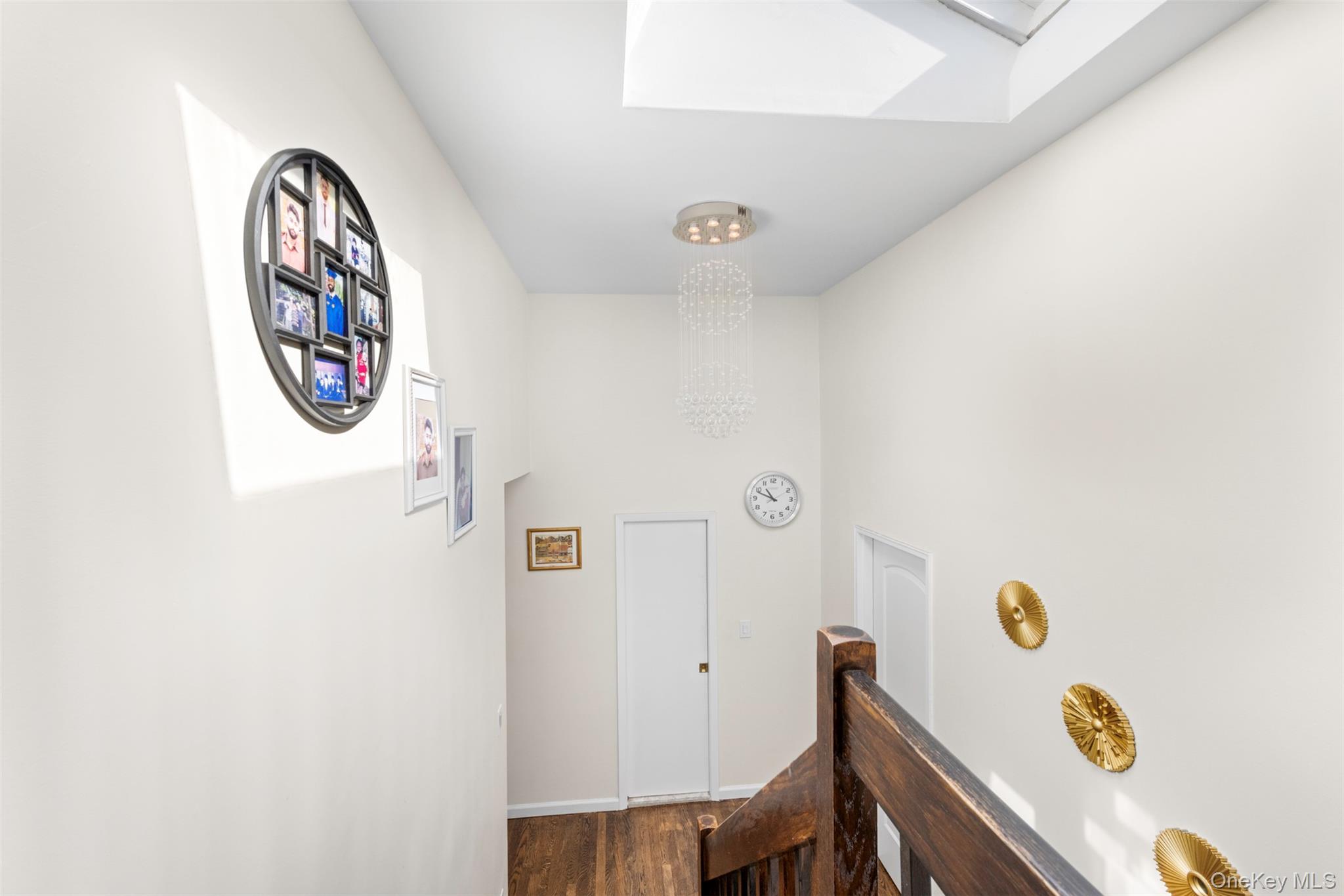 94 Phipps Lane, Plainview, NY 11803