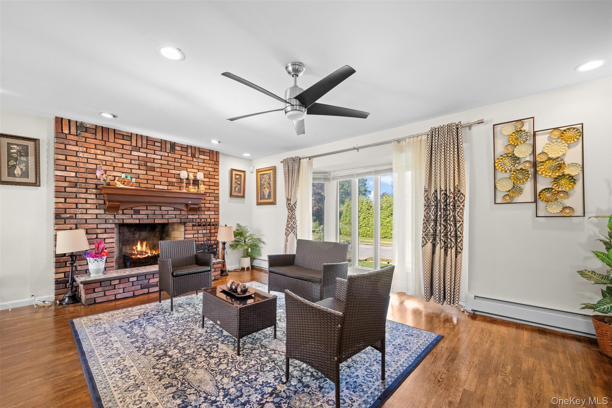 94 Phipps Lane, Plainview, NY 11803