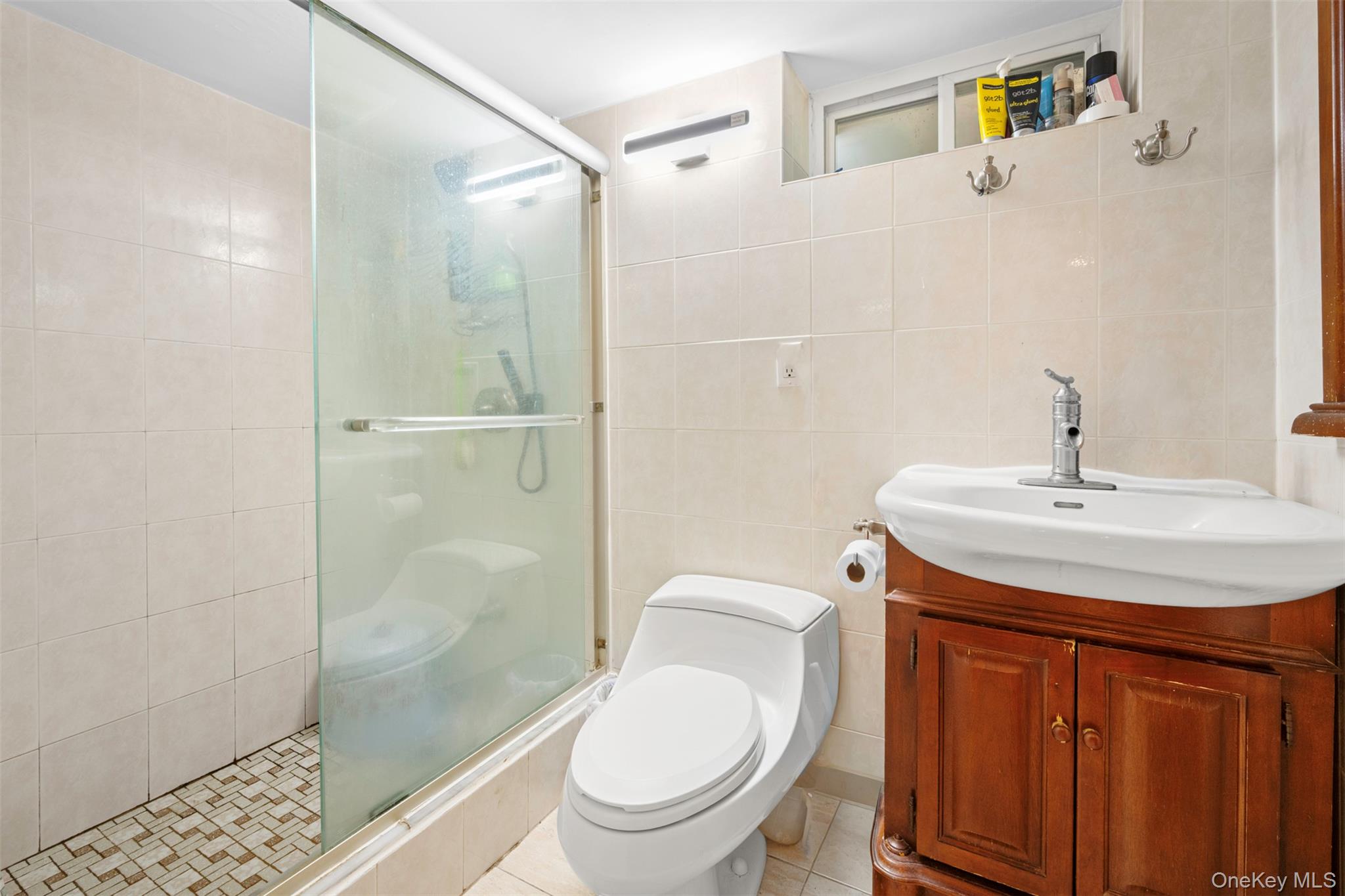 94 Phipps Lane, Plainview, NY 11803