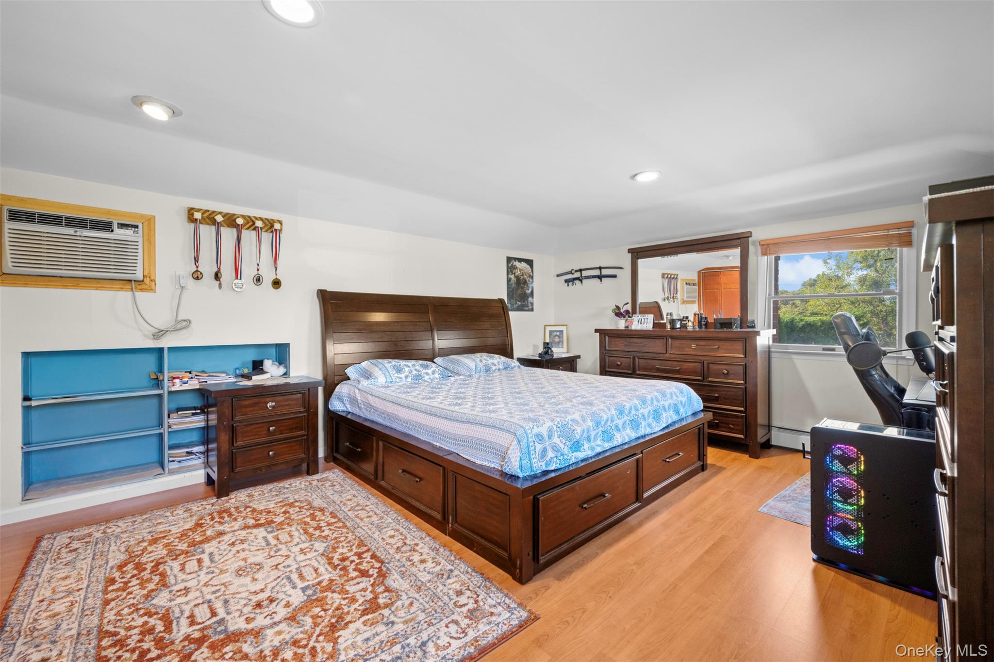 94 Phipps Lane, Plainview, NY 11803