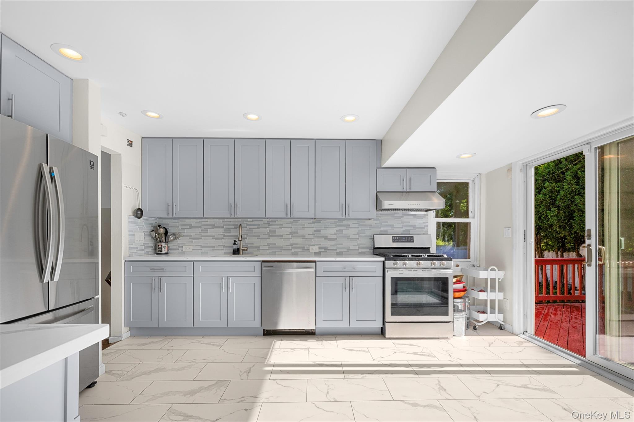 94 Phipps Lane, Plainview, NY 11803