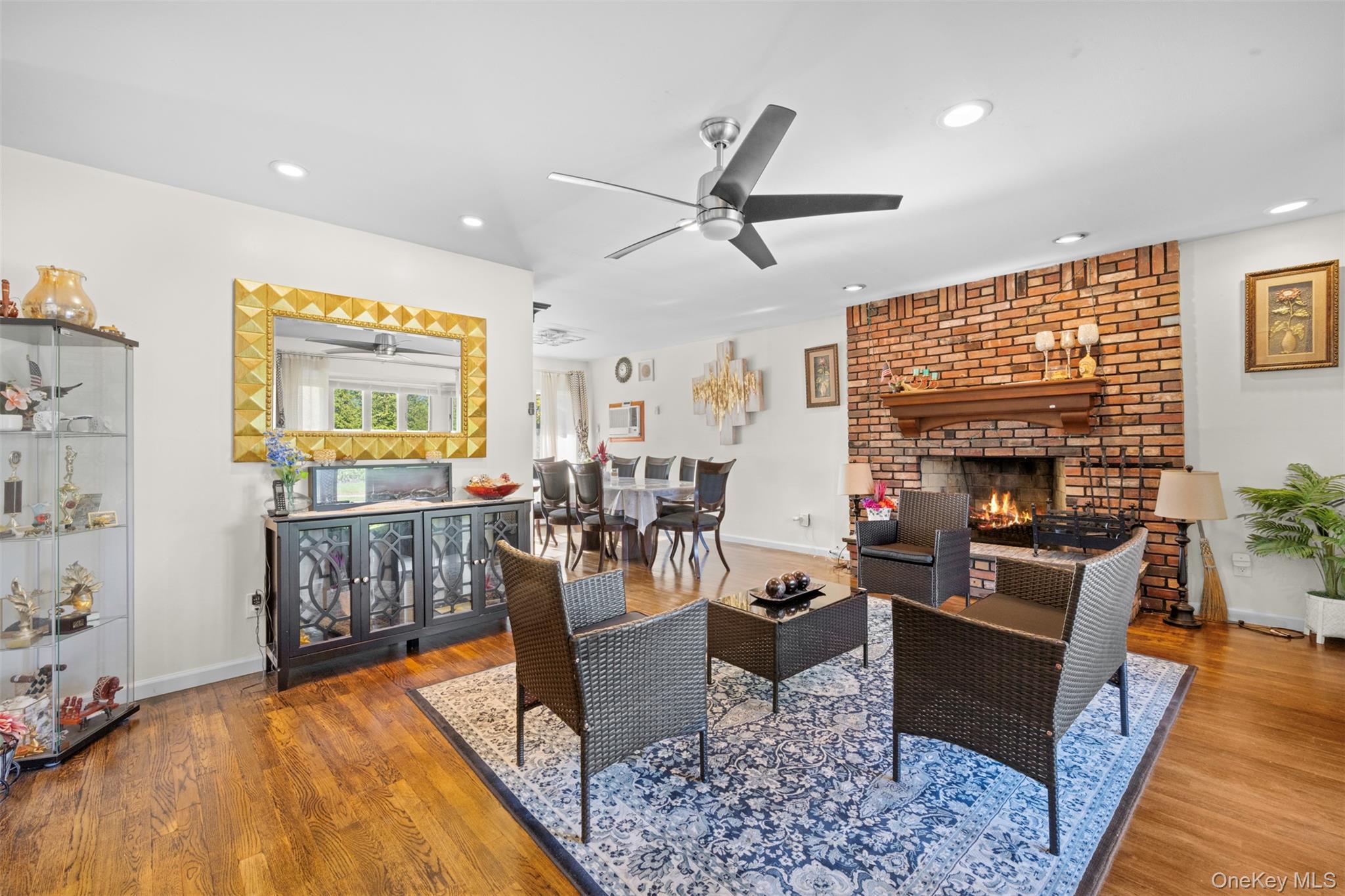 94 Phipps Lane, Plainview, NY 11803