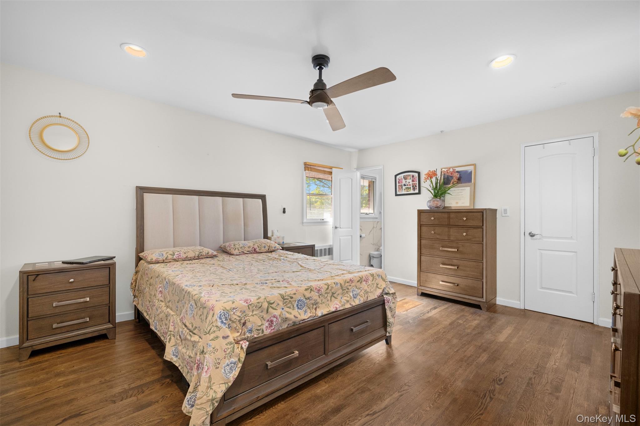 94 Phipps Lane, Plainview, NY 11803